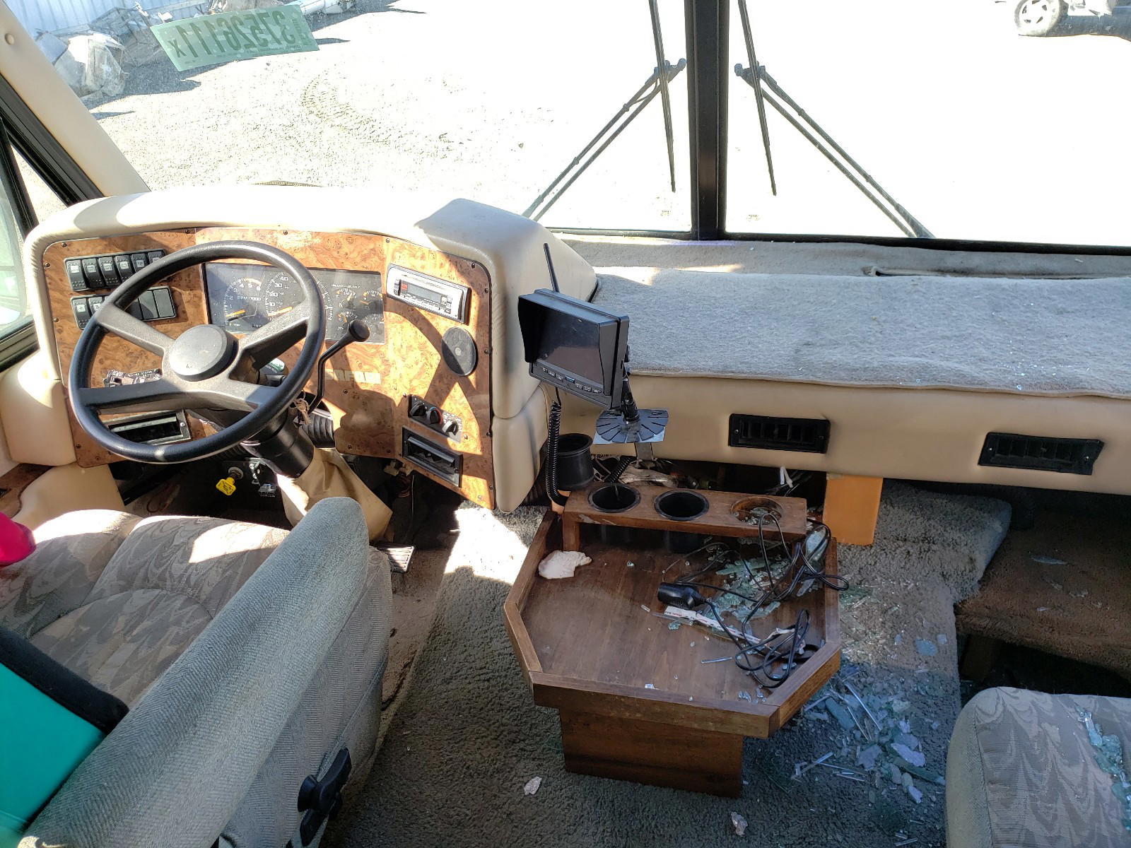 Photo 5 from auction – 2001 SAFA MOTORHOME with VIN 5B4LP37J0Y3318595