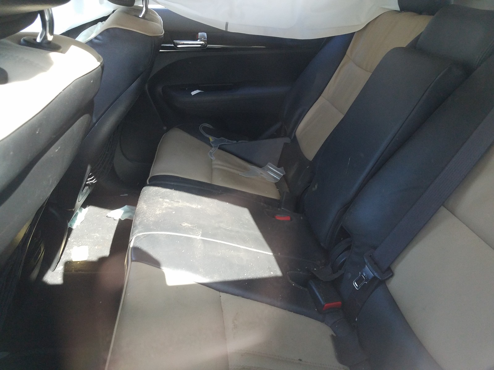 Photo 6 from auction – 2011 KIA SORENTO EX with VIN 5XYKUDA2XBG033394