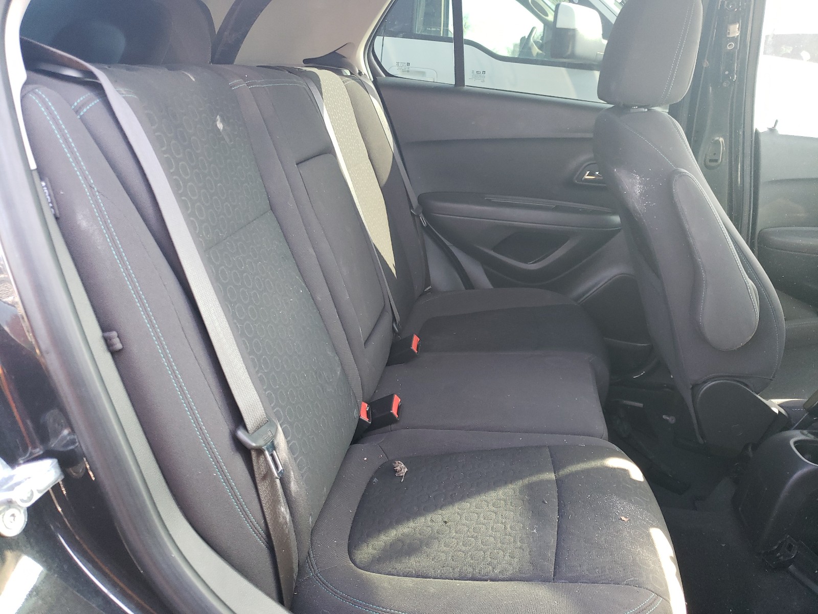 Photo 6 from auction – 2016 CHEVROLET TRAX LS with VIN KL7CJKSB3GB684431
