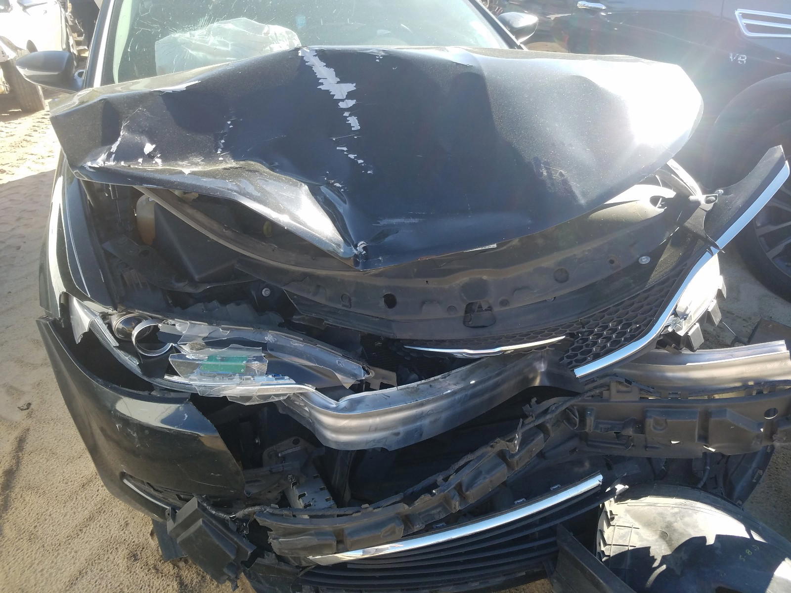 Photo 9 from auction – 2015 CHRYSLER 200 LIMITE with VIN 1C3CCCAB6FN653194