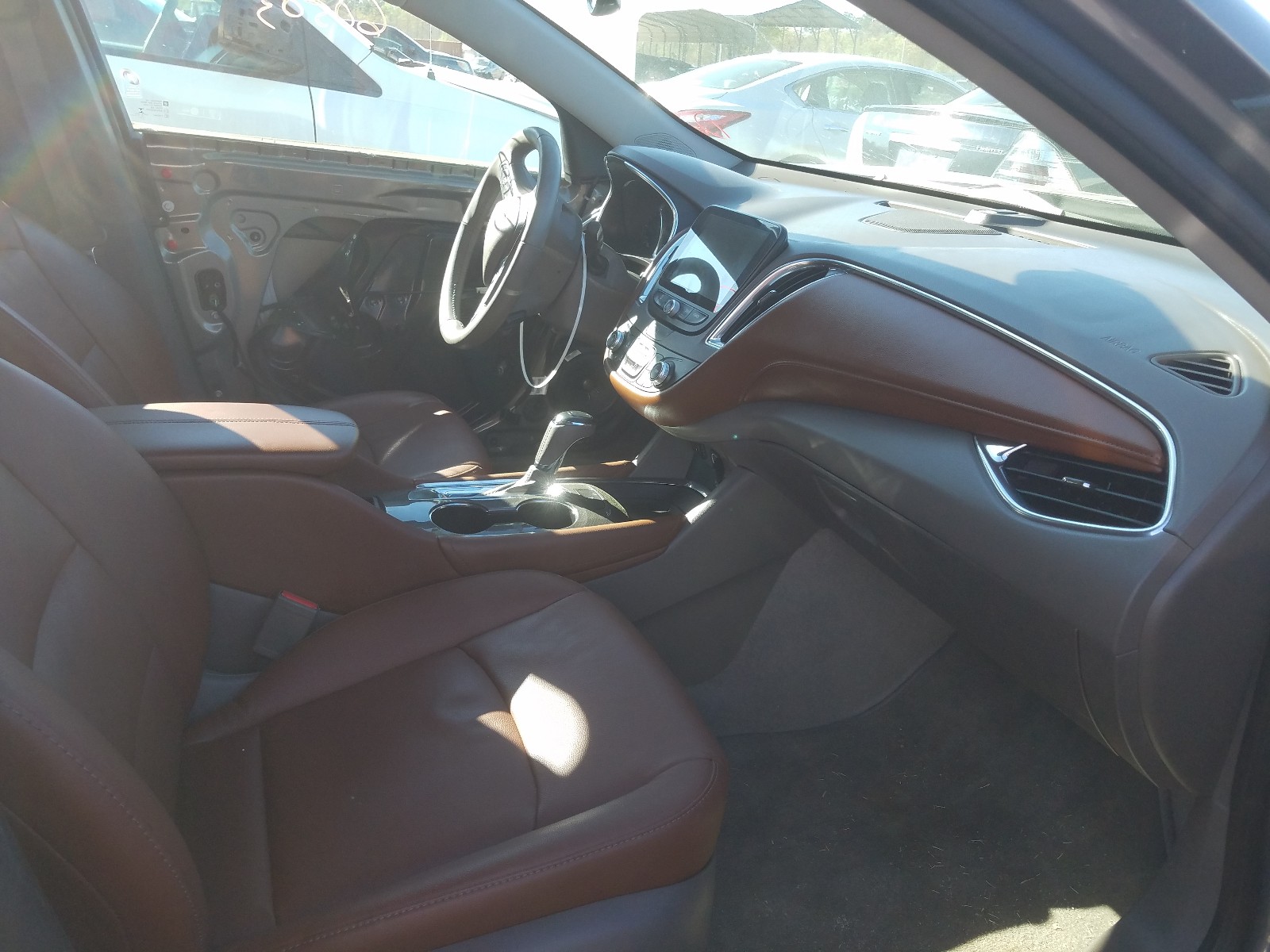 Photo 5 from auction – 2018 CHEVROLET MALIBU LT with VIN 1G1ZD5ST7JF118487
