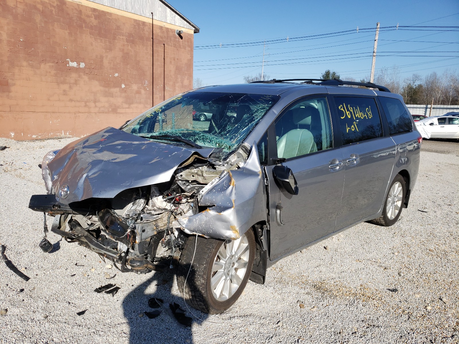 Photo 2 from auction – 2013 TOYOTA SIENNA XLE with VIN 5TDDK3DC1DS055626