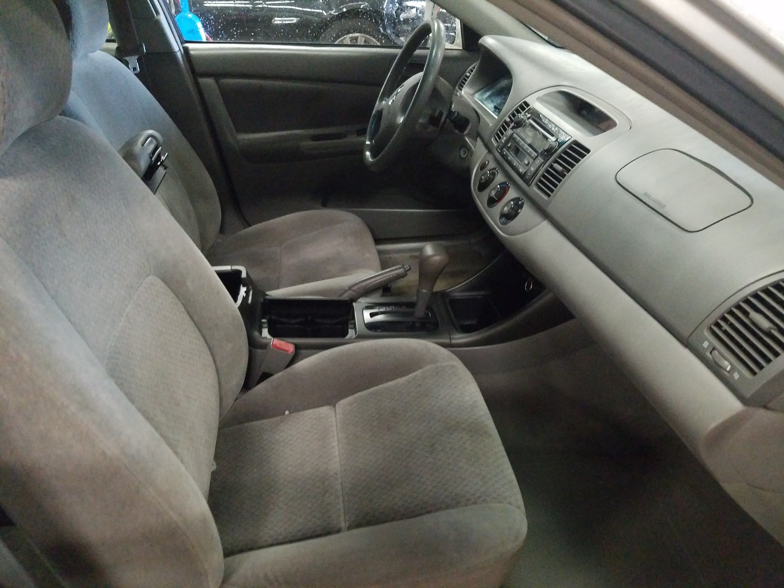 Photo 5 from auction – 2003 TOYOTA CAMRY LE with VIN 4T1BE32KX3U770189