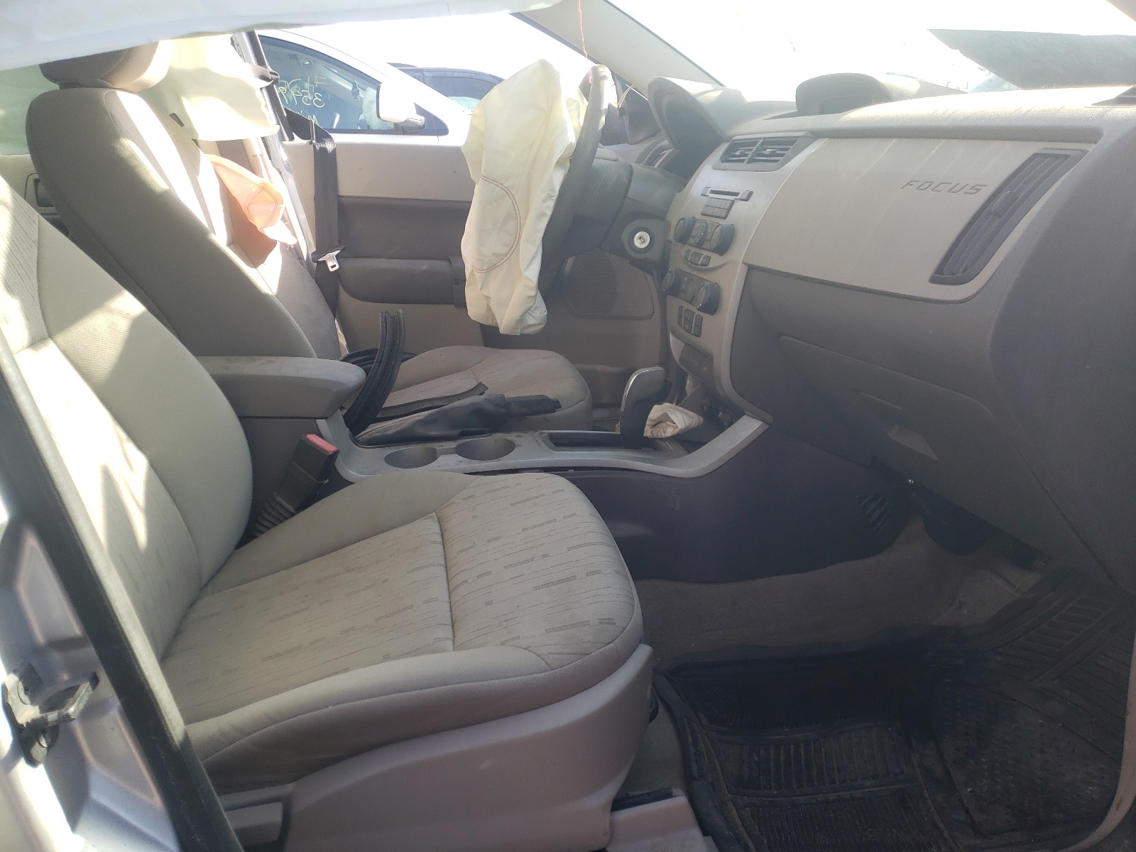 Photo 5 from auction – 2010 FORD FOCUS SE with VIN 1FAHP3FN6AW111904