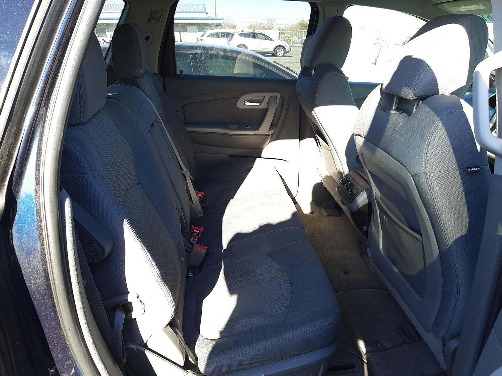 Photo 6 from auction – 2011 CHEVROLET TRAVERSE L with VIN 1GNKVFED5BJ144933