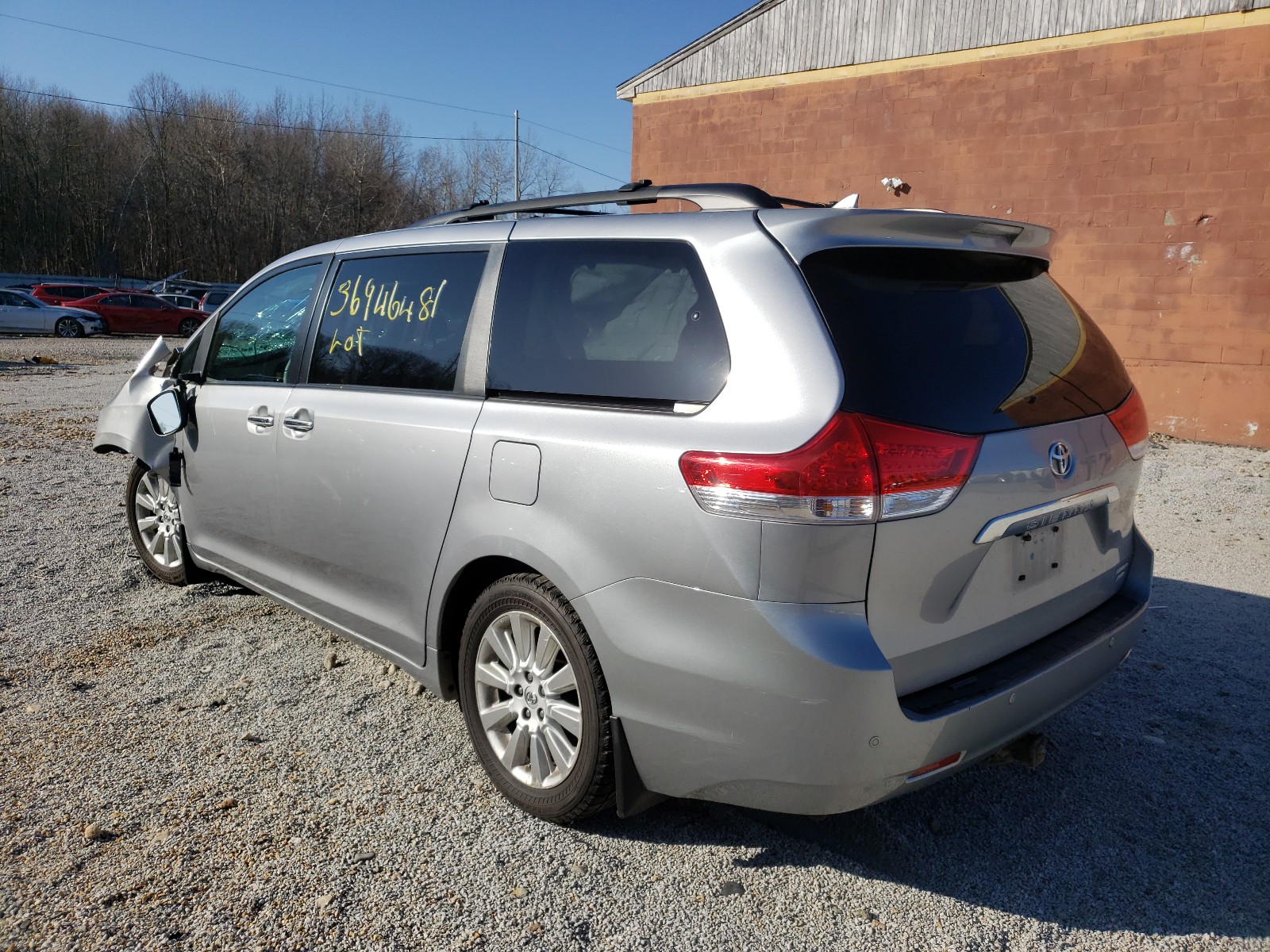 Photo 3 from auction – 2013 TOYOTA SIENNA XLE with VIN 5TDDK3DC1DS055626