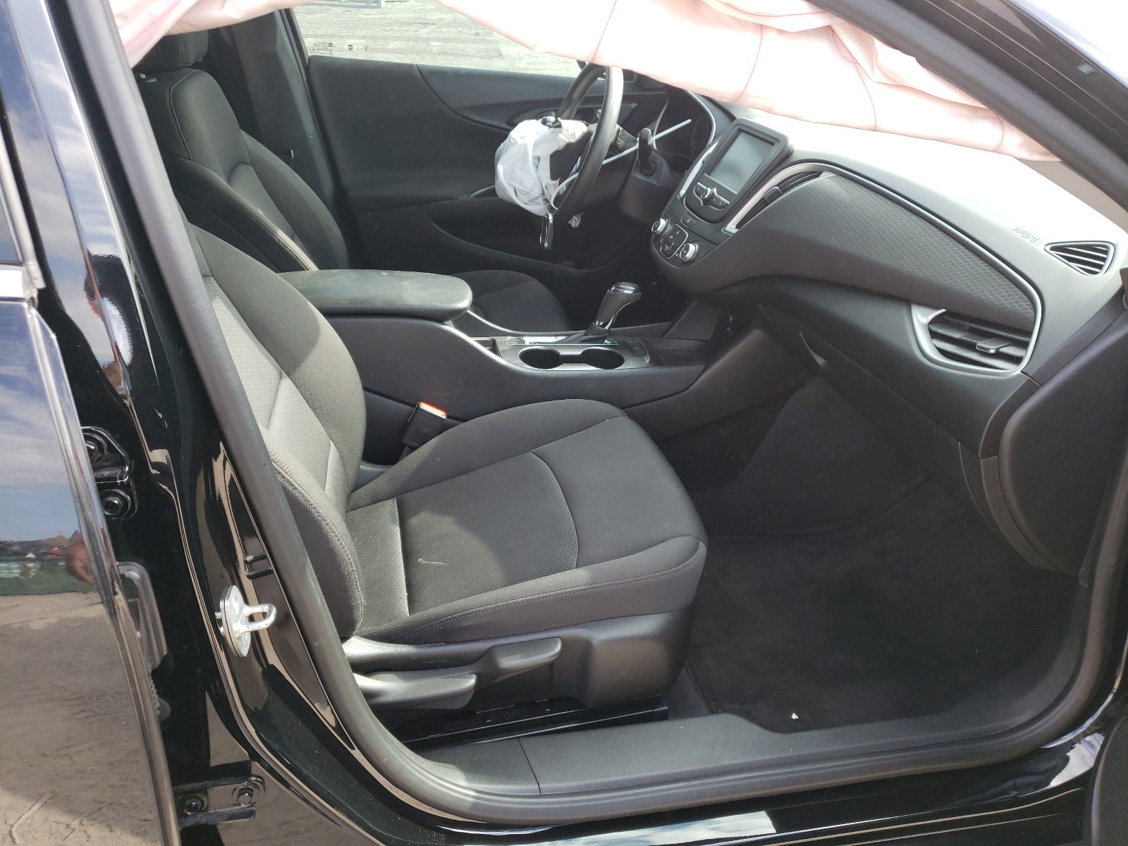 Photo 5 from auction – 2018 CHEVROLET MALIBU LS with VIN 1G1ZB5ST4JF211134