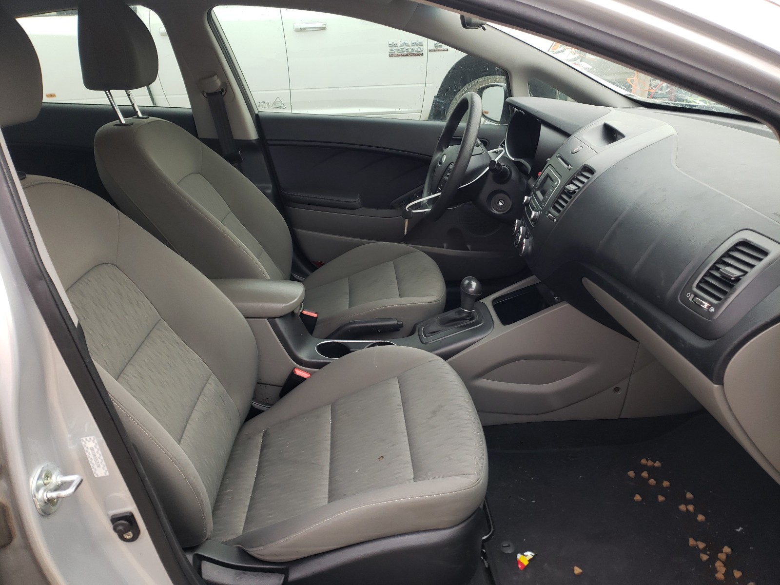 Photo 5 from auction – 2016 KIA FORTE LX with VIN KNAFK4A61G5535704