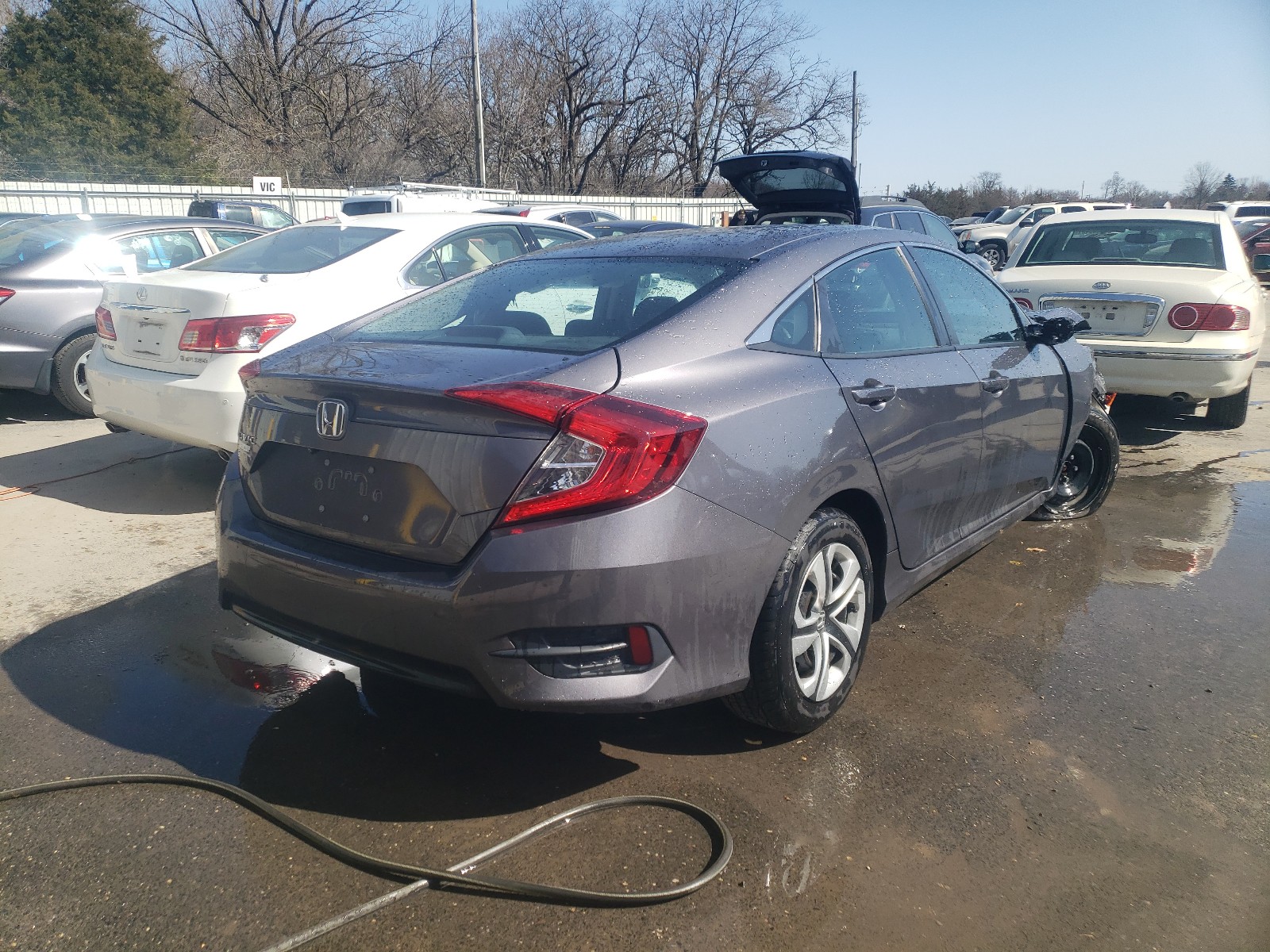 Photo 4 from auction – 2017 HONDA CIVIC LX with VIN 2HGFC2F55HH552070