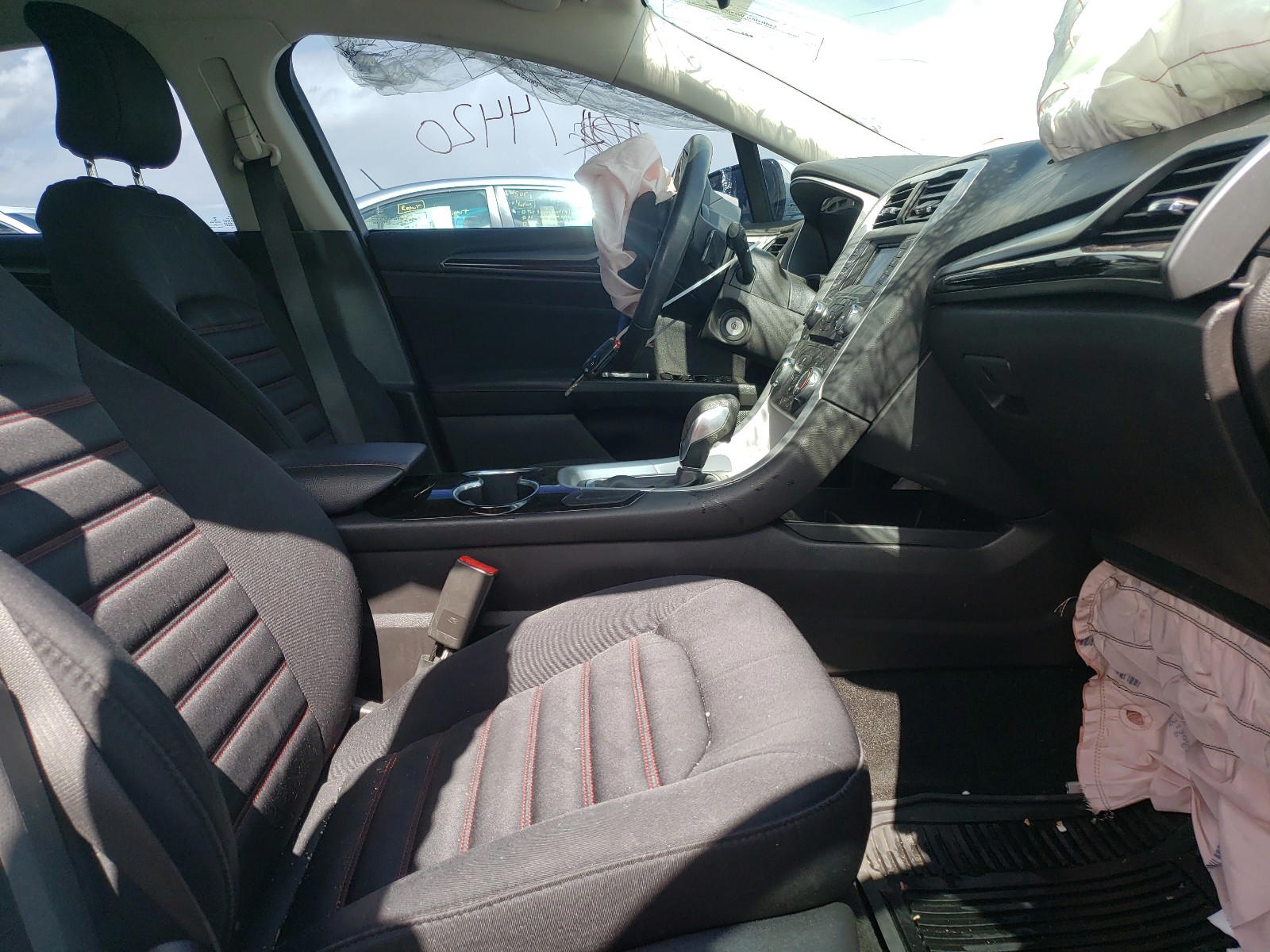 Photo 5 from auction – 2016 FORD FUSION SE with VIN 3FA6P0T97GR367669