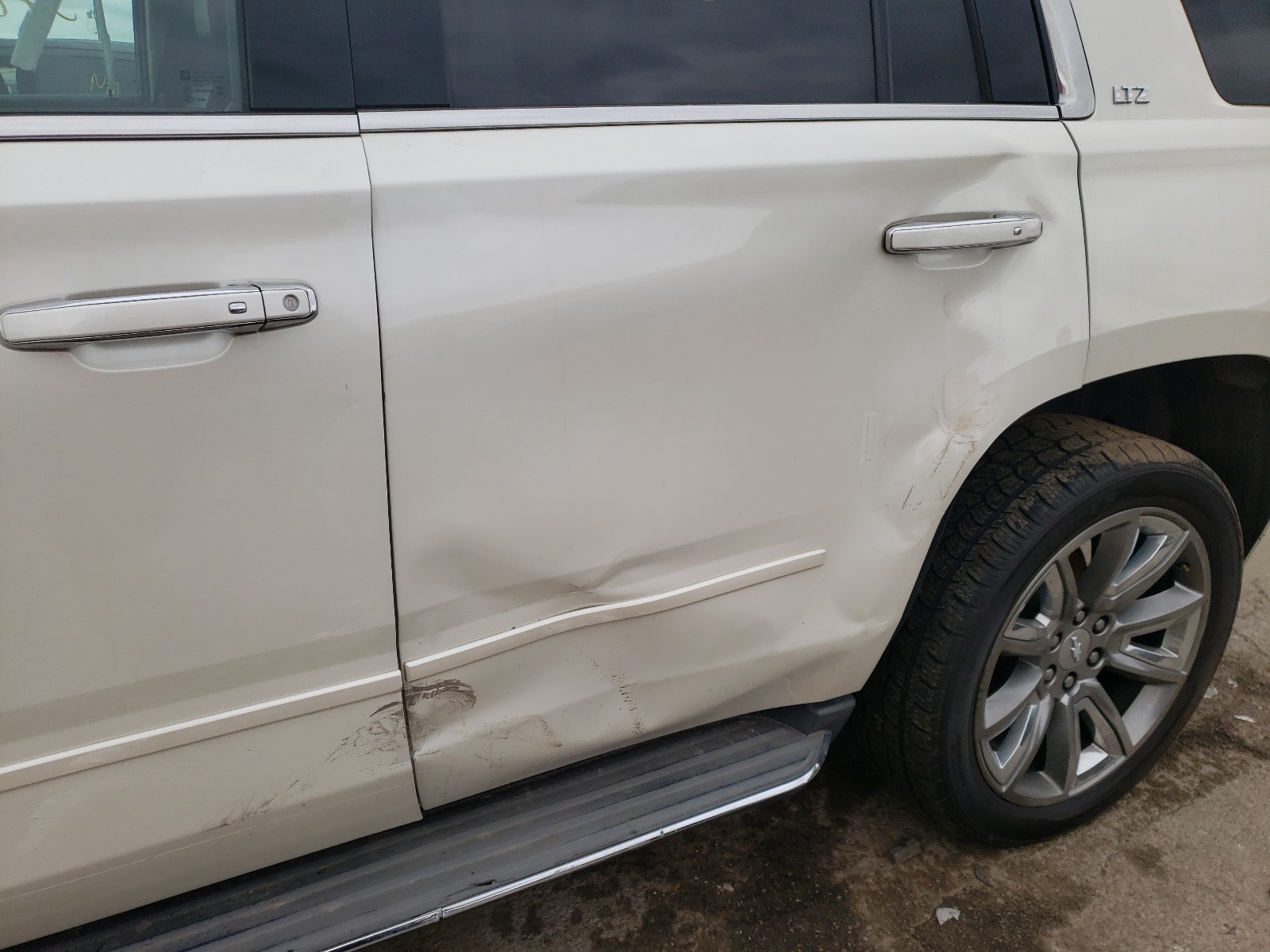 Photo 9 from auction – 2015 CHEVROLET TAHOE with VIN 1GNSKCKC8FR244440