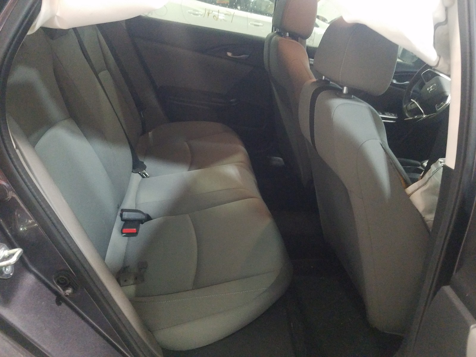 Photo 6 from auction – 2017 HONDA CIVIC LX with VIN 19XFC2F54HE045428