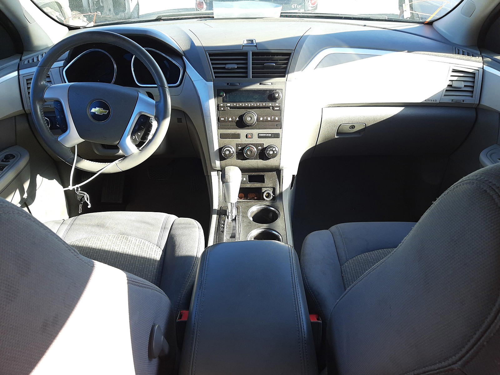 Photo 9 from auction – 2011 CHEVROLET TRAVERSE L with VIN 1GNKVFED5BJ144933