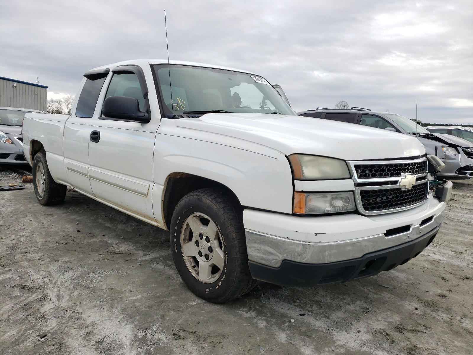 CHEVROLET SILVERADO 2006 with VIN 1GCEC19T16Z136481 - Photo from auction