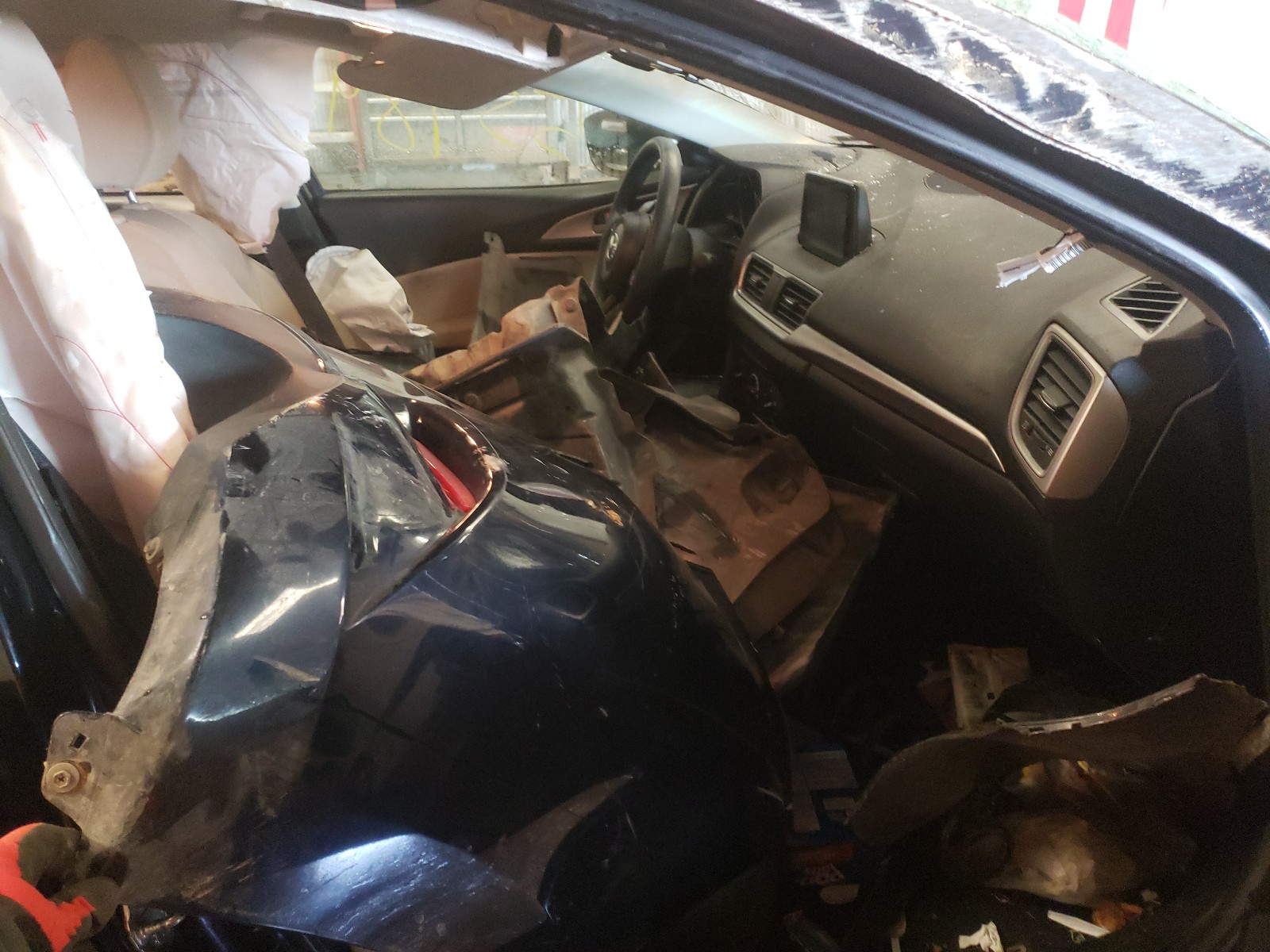 Photo 5 from auction – 2018 MAZDA 3 SPORT with VIN 3MZBN1K76JM204520