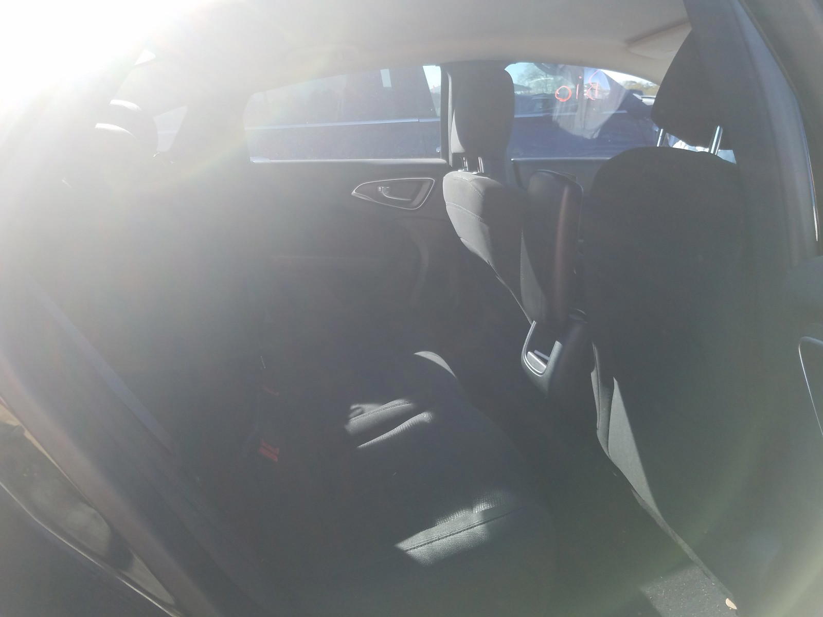 Photo 6 from auction – 2015 CHRYSLER 200 LIMITE with VIN 1C3CCCAB6FN653194