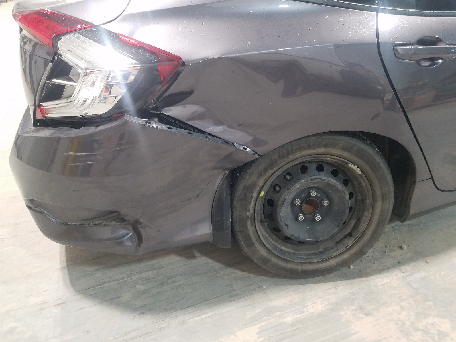 Photo 9 from auction – 2017 HONDA CIVIC LX with VIN 19XFC2F54HE045428