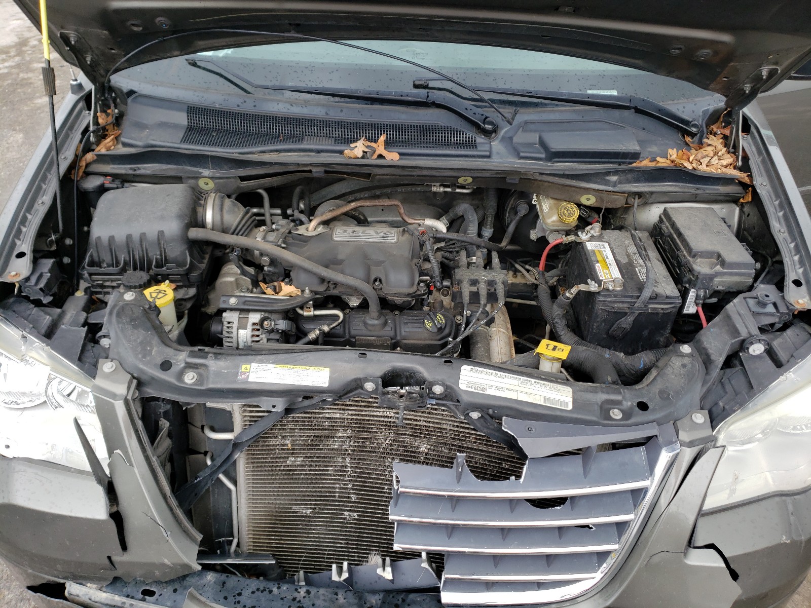Photo 7 from auction – 2010 CHRYSLER TOWN & COU with VIN 2A4RR2D11AR400422