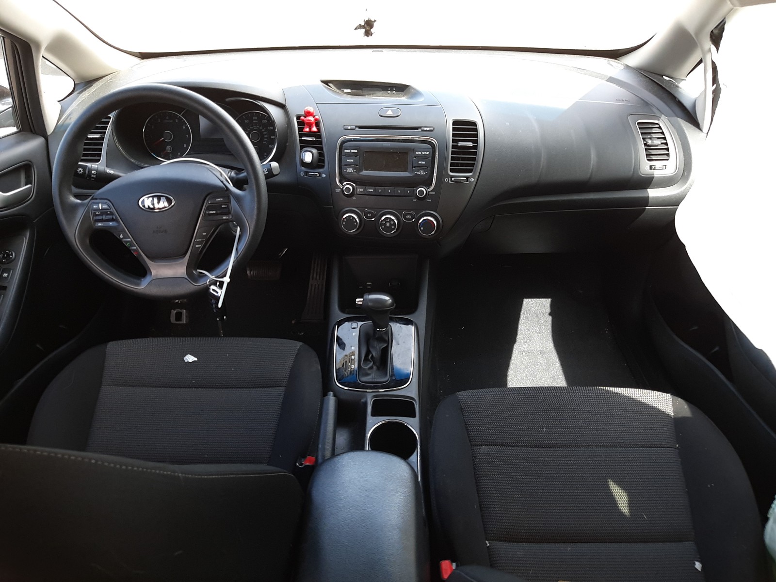 Photo 9 from auction – 2018 KIA FORTE LX with VIN 3KPFK4A72JE204377
