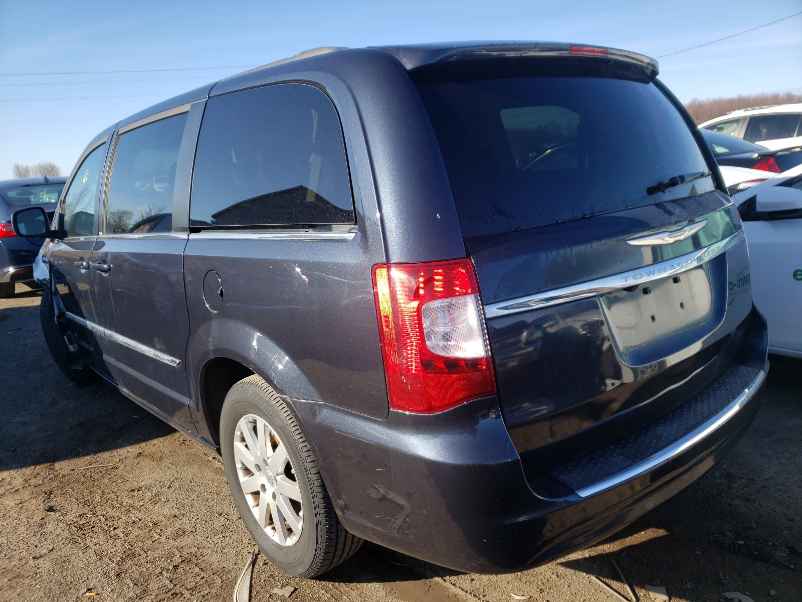 Photo 3 from auction – 2014 CHRYSLER TOWN & COU with VIN 2C4RC1BGXER191843