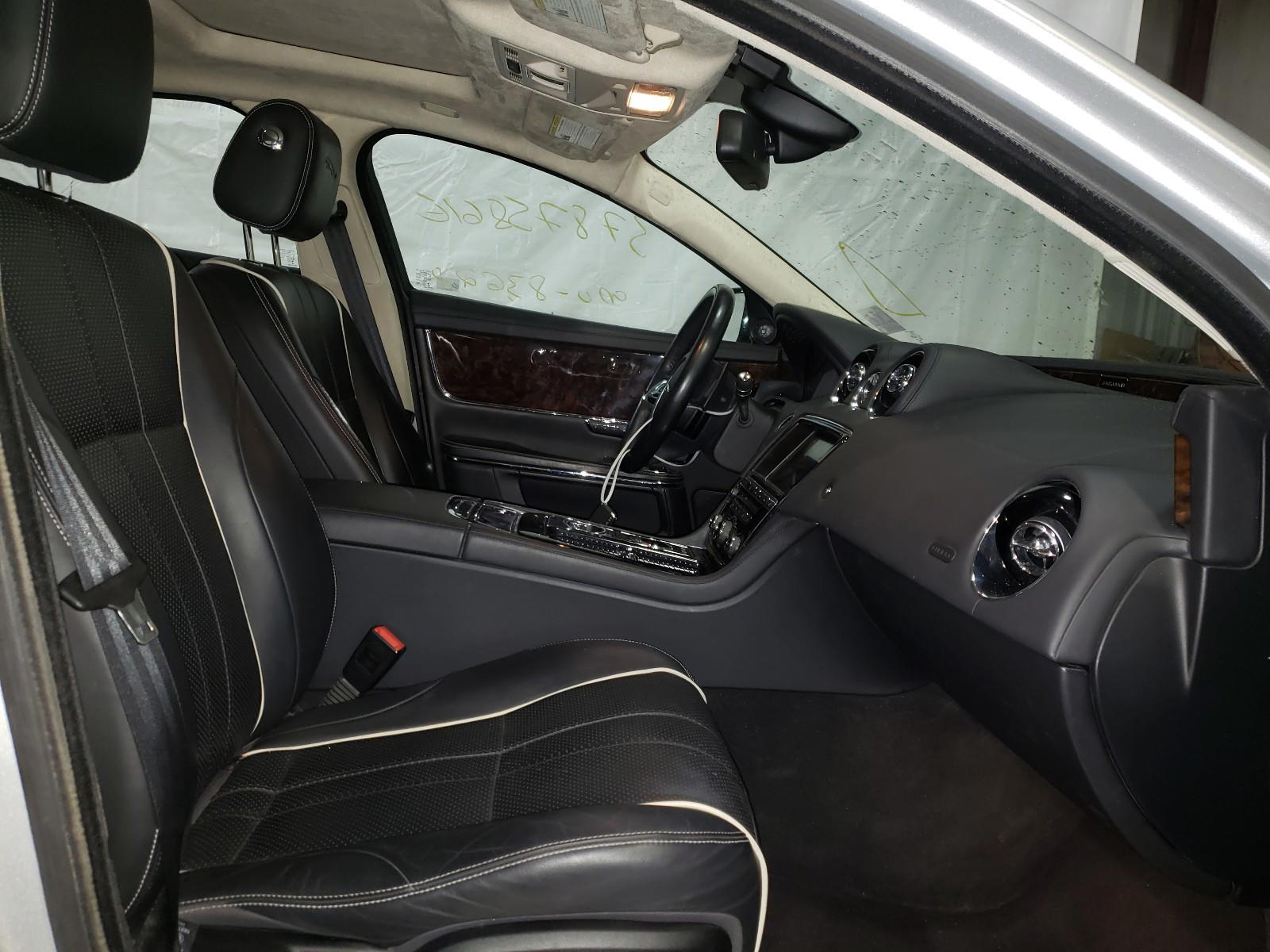 Photo 5 from auction – 2014 JAGUAR XJ with VIN SAJWJ1CD4E8V61212