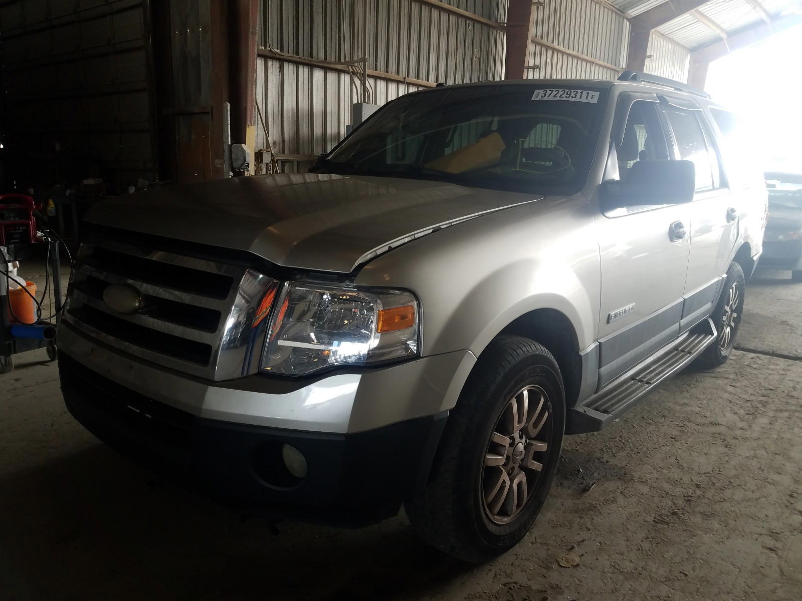 Photo 2 from auction – 2007 FORD EXPEDITION with VIN 1FMFU15547LA21432