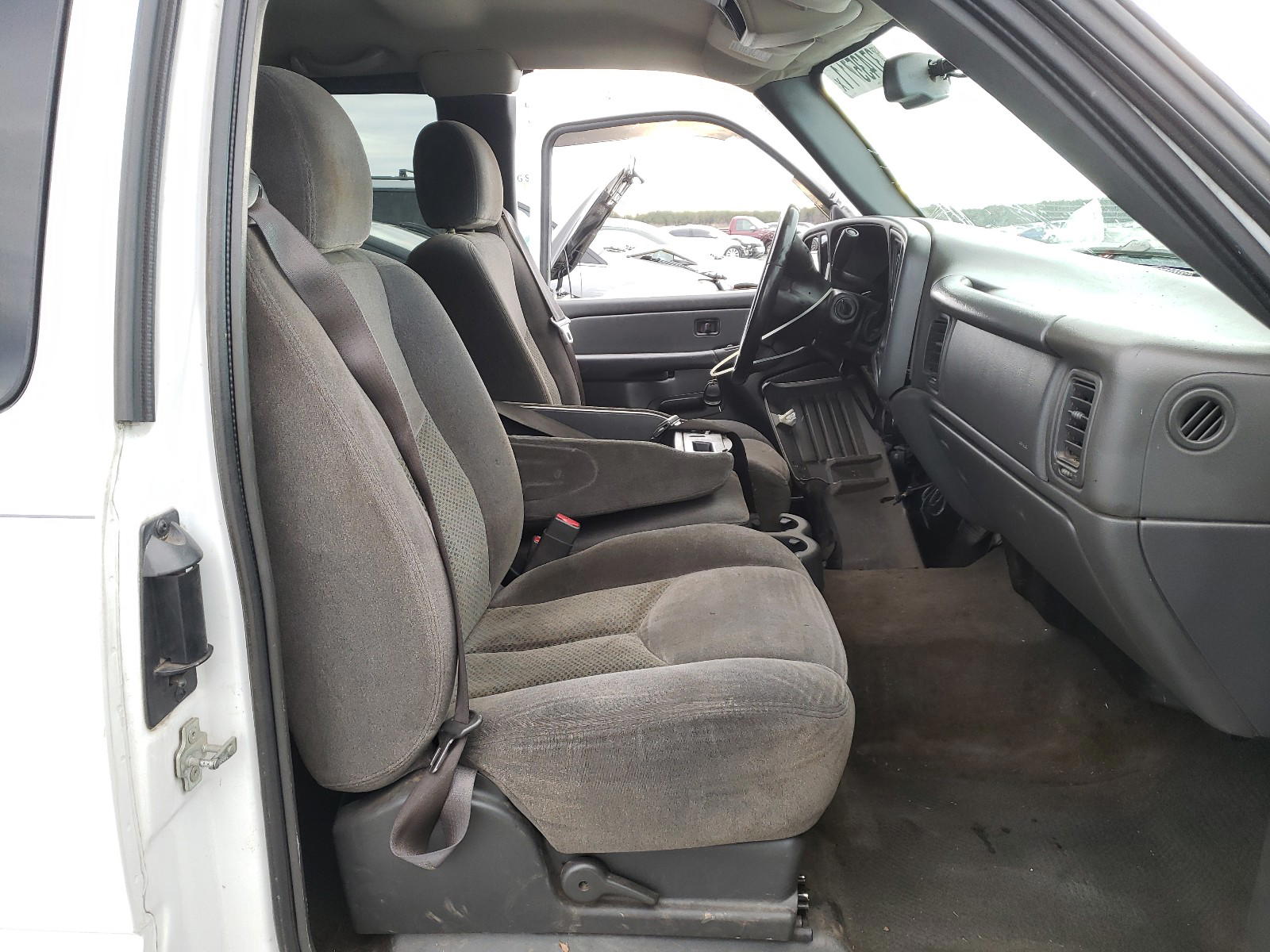 Photo 5 from auction – 2006 CHEVROLET SILVERADO with VIN 1GCEC19T16Z136481