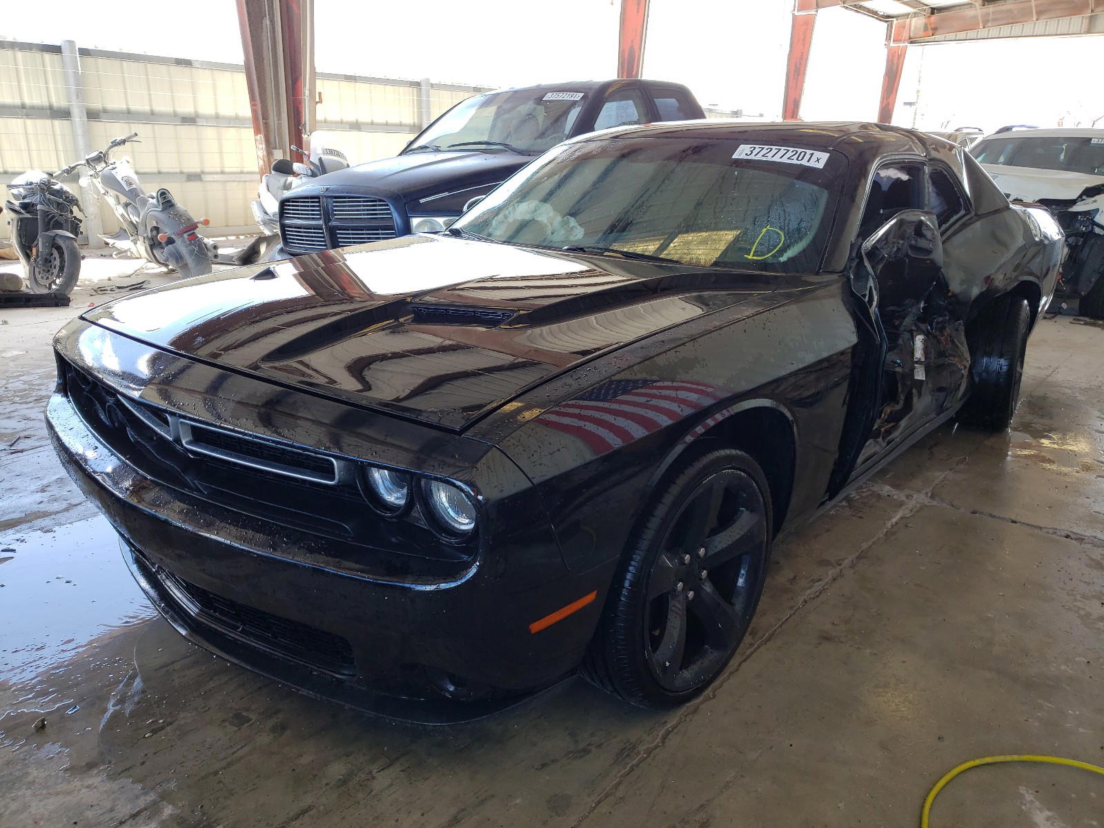 Photo 2 from auction – 2015 DODGE CHALLENGER with VIN 2C3CDZAG6FH739769