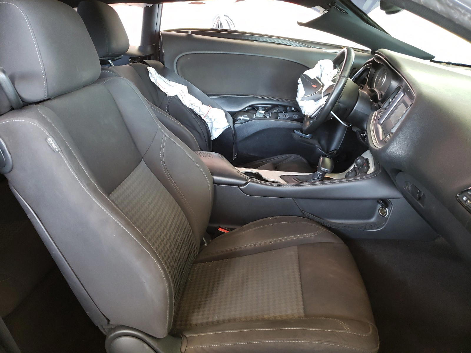 Photo 5 from auction – 2015 DODGE CHALLENGER with VIN 2C3CDZAG6FH739769