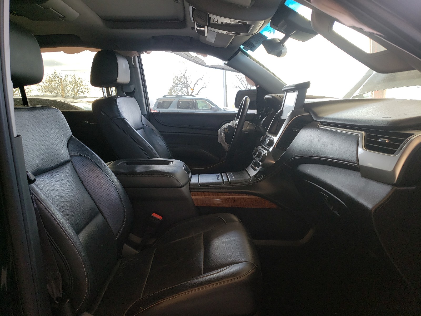 Photo 5 from auction – 2015 CHEVROLET SUBURBAN with VIN 1GNSKKKC7FR622015