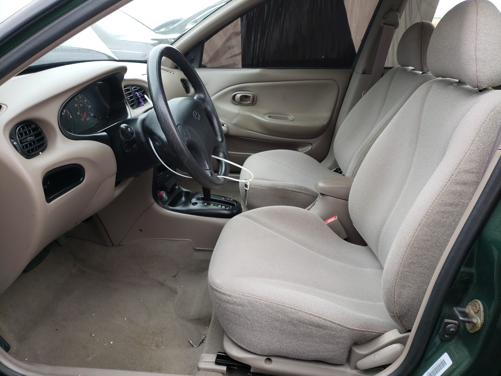 Photo 5 from auction – 1998 HYUNDAI ELANTRA with VIN KMHJF24M5WU692149