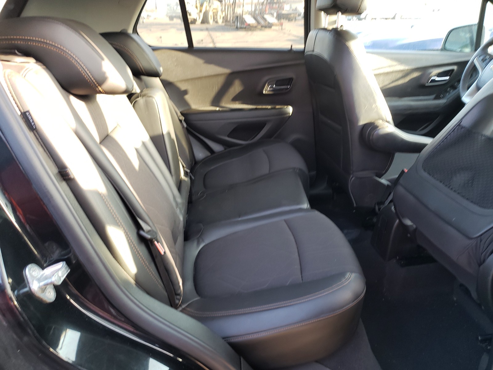 Photo 6 from auction – 2017 CHEVROLET TRAX 1LT with VIN 3GNCJLSB4HL262510
