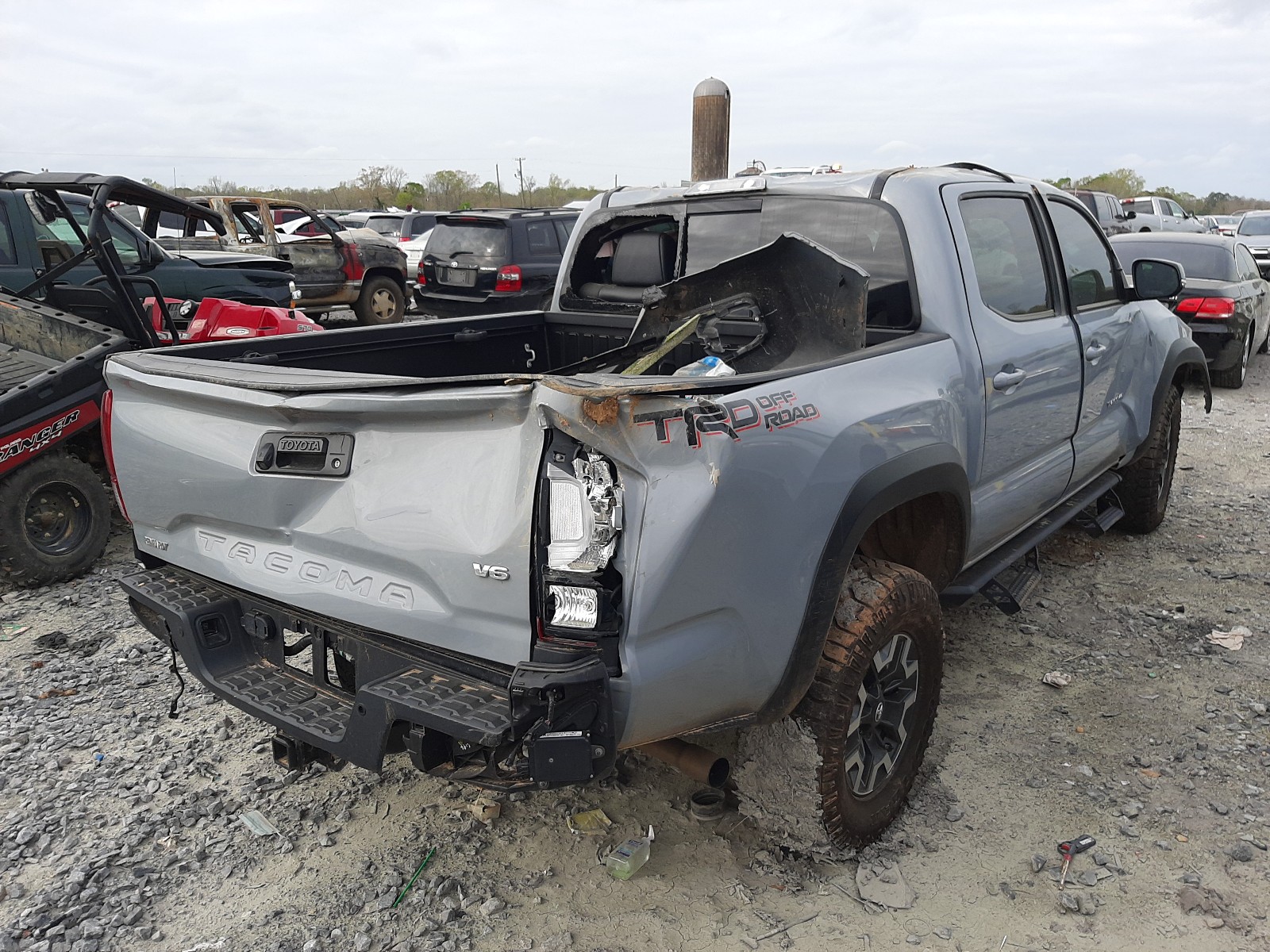 Photo 4 from auction – 2018 TOYOTA TACOMA DOU with VIN 3TMAZ5CN7JM077672