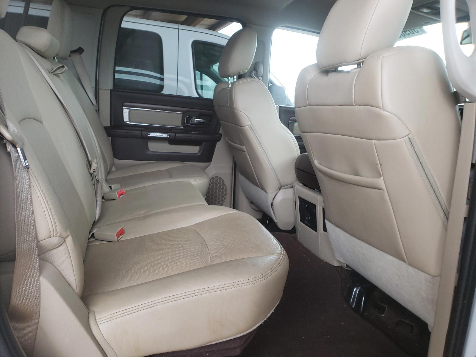 Photo 6 from auction – 2016 RAM 1500 LARAM with VIN 1C6RR6NT3GS101171