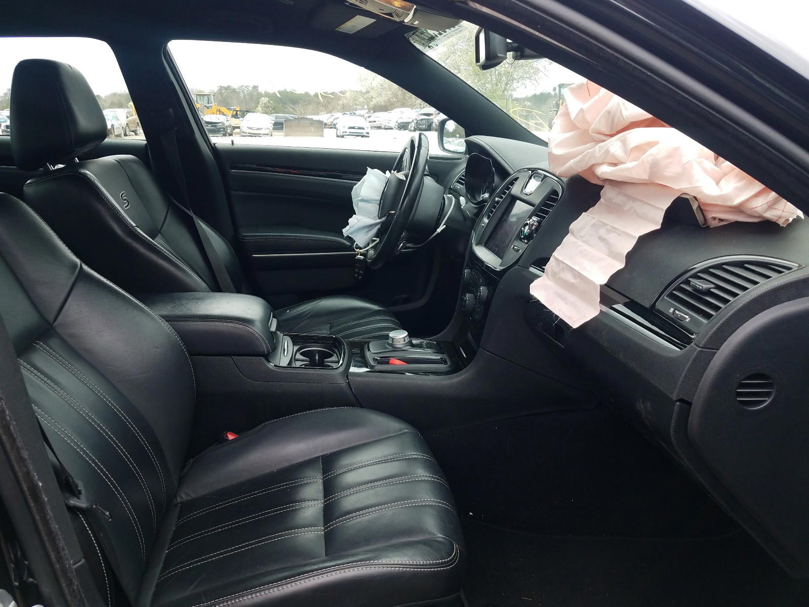 Photo 5 from auction – 2019 CHRYSLER 300 S with VIN 2C3CCABGXKH548868