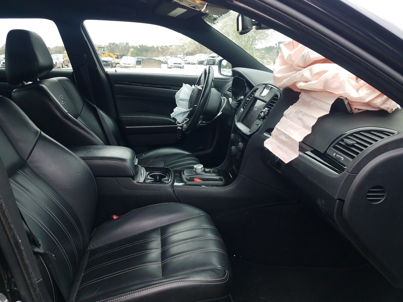 Фото 5 с аукциона – 2019 CHRYSLER 300 S с VIN 2C3CCABGXKH548868