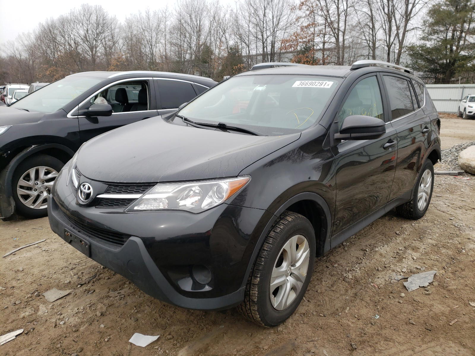 Photo 2 from auction – 2015 TOYOTA RAV4 LE with VIN 2T3BFREV2FW249243