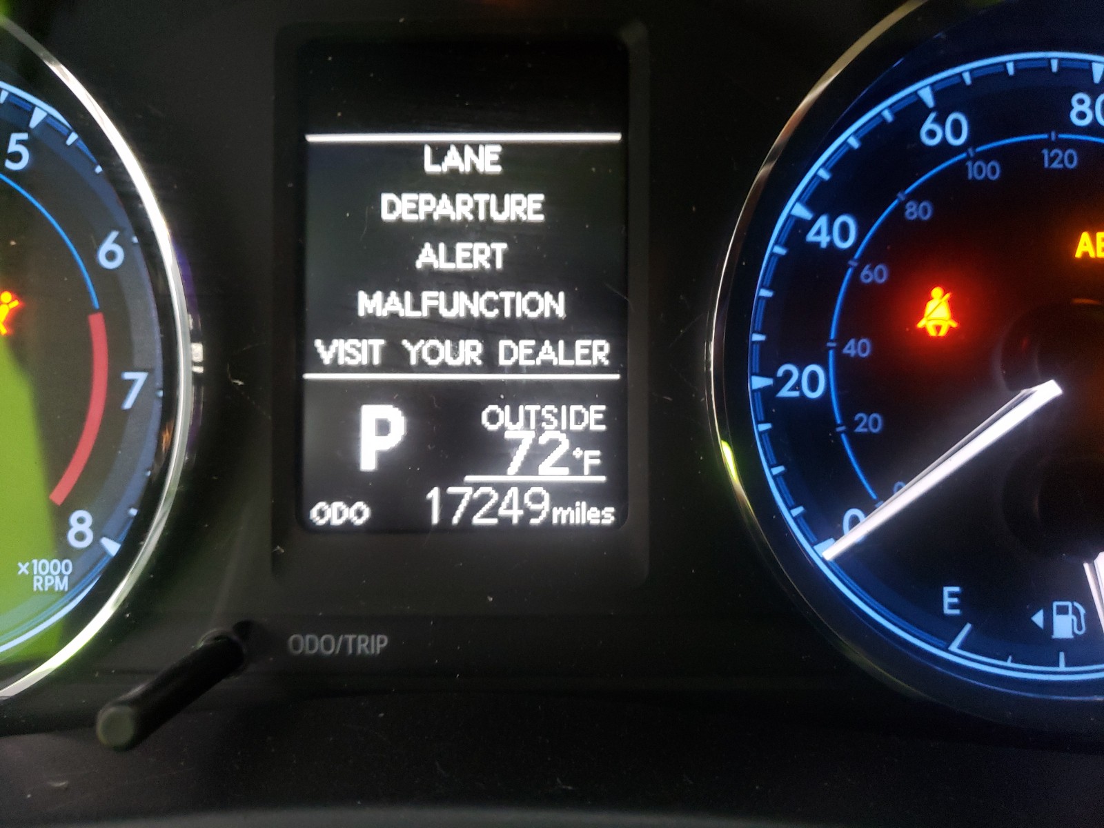 Photo 8 from auction – 2018 TOYOTA COROLLA with VIN 5YFBURHE6JP816798