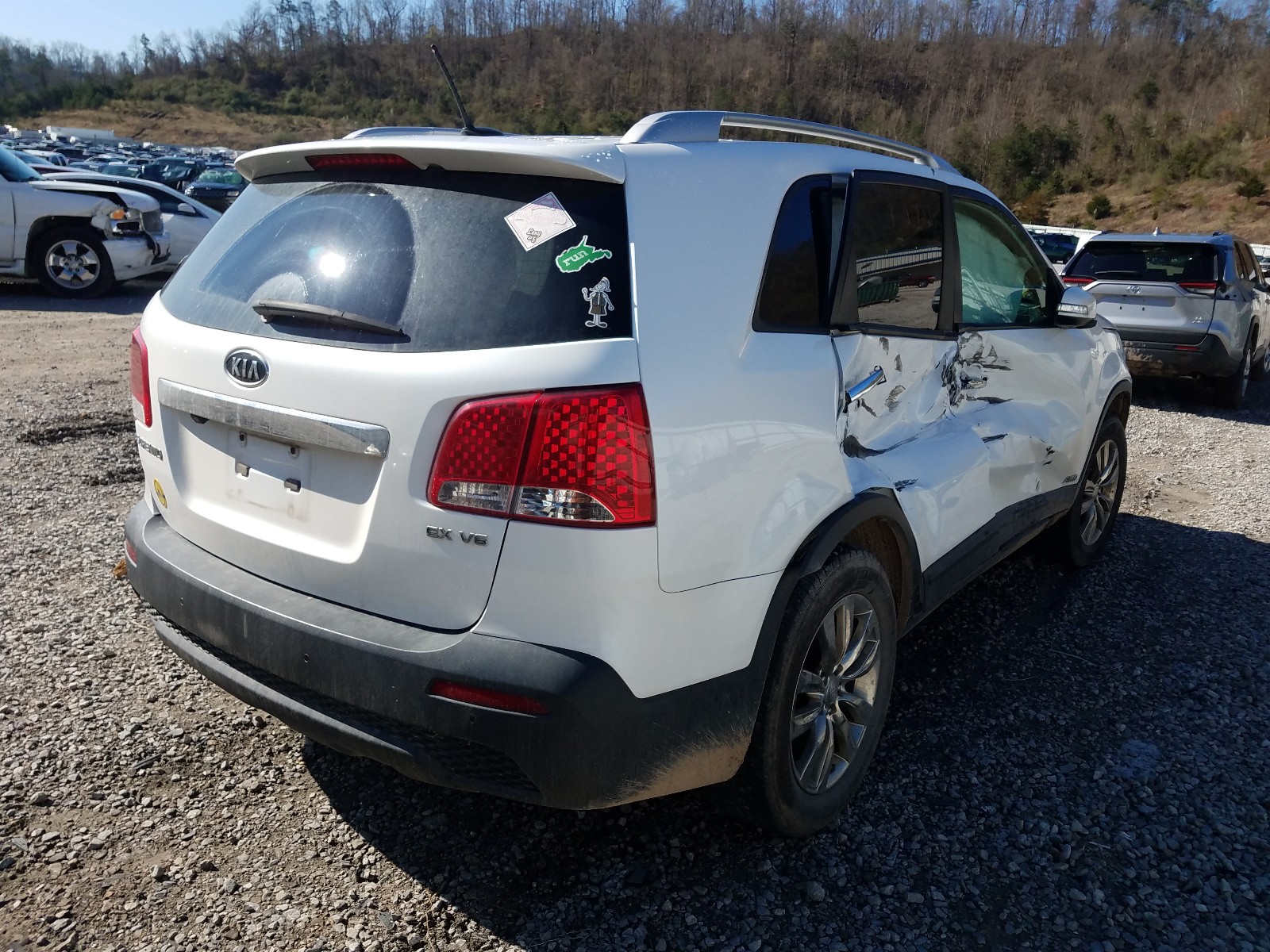 Photo 4 from auction – 2011 KIA SORENTO EX with VIN 5XYKUDA2XBG033394