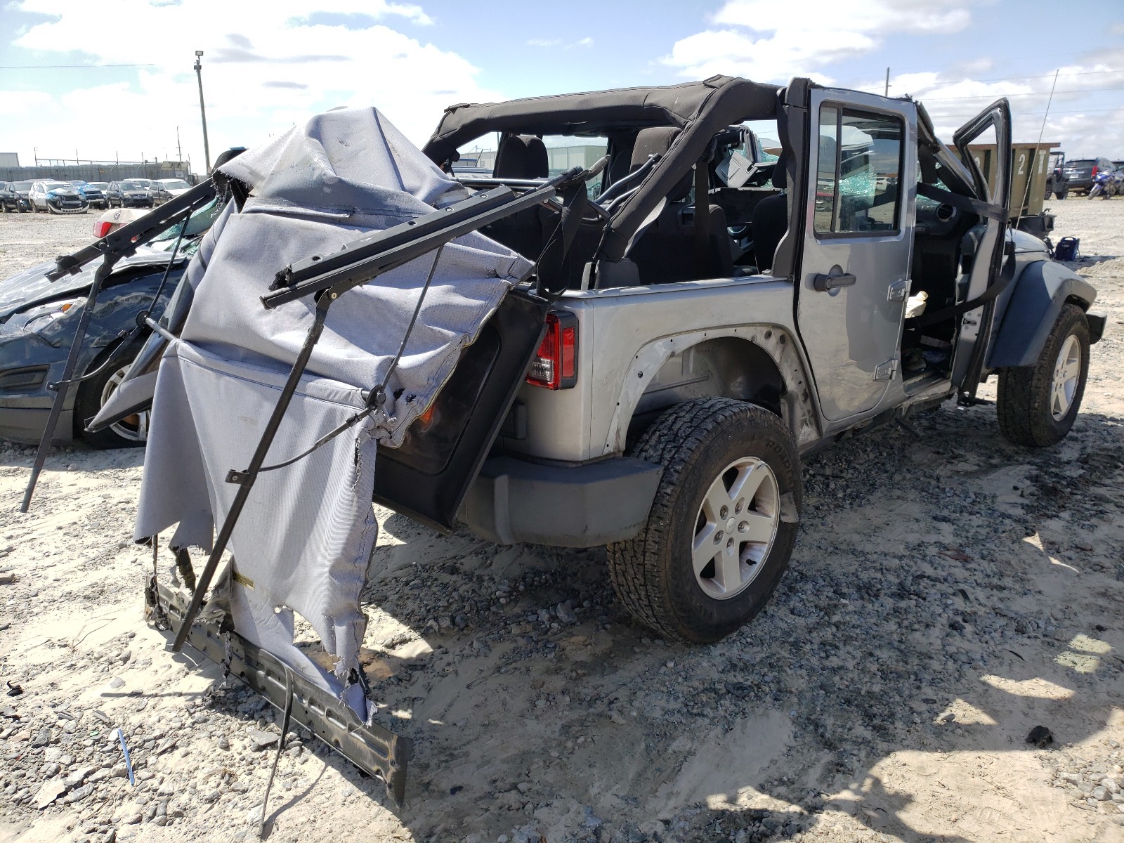 Photo 4 from auction – 2014 JEEP WRANGLER U with VIN 1C4BJWDG5EL232776