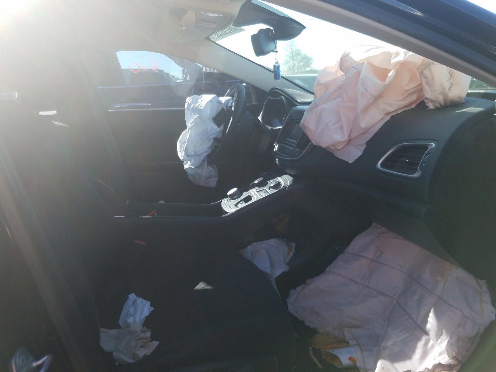 Photo 5 from auction – 2015 CHRYSLER 200 LIMITE with VIN 1C3CCCAB6FN653194