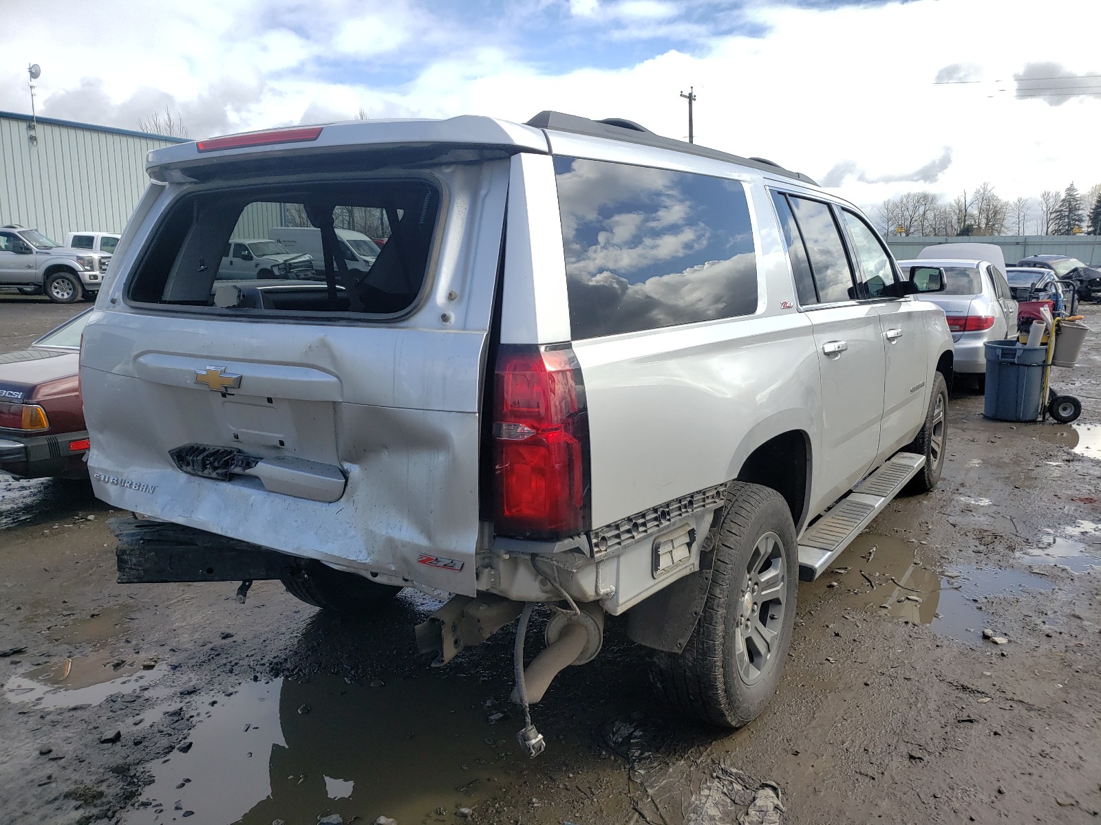 Photo 4 from auction – 2016 CHEVROLET SUBURBAN K with VIN 1GNSKHKC1GR259053