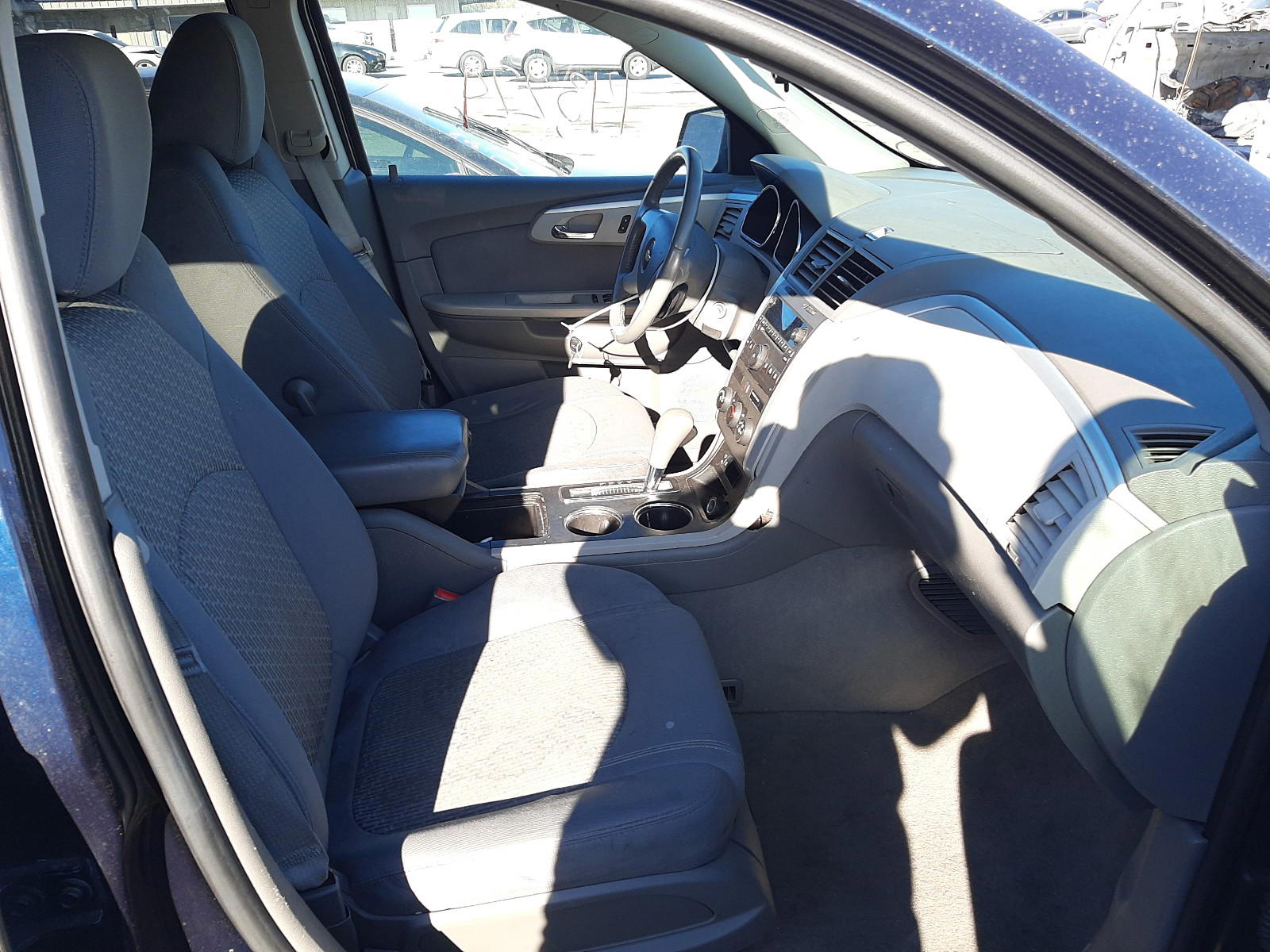 Photo 5 from auction – 2011 CHEVROLET TRAVERSE L with VIN 1GNKVFED5BJ144933