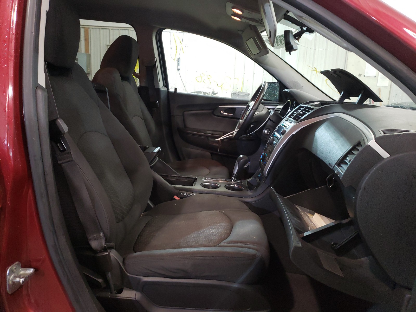 Photo 5 from auction – 2011 CHEVROLET TRAVERSE L with VIN 1GNKRGED7BJ108817