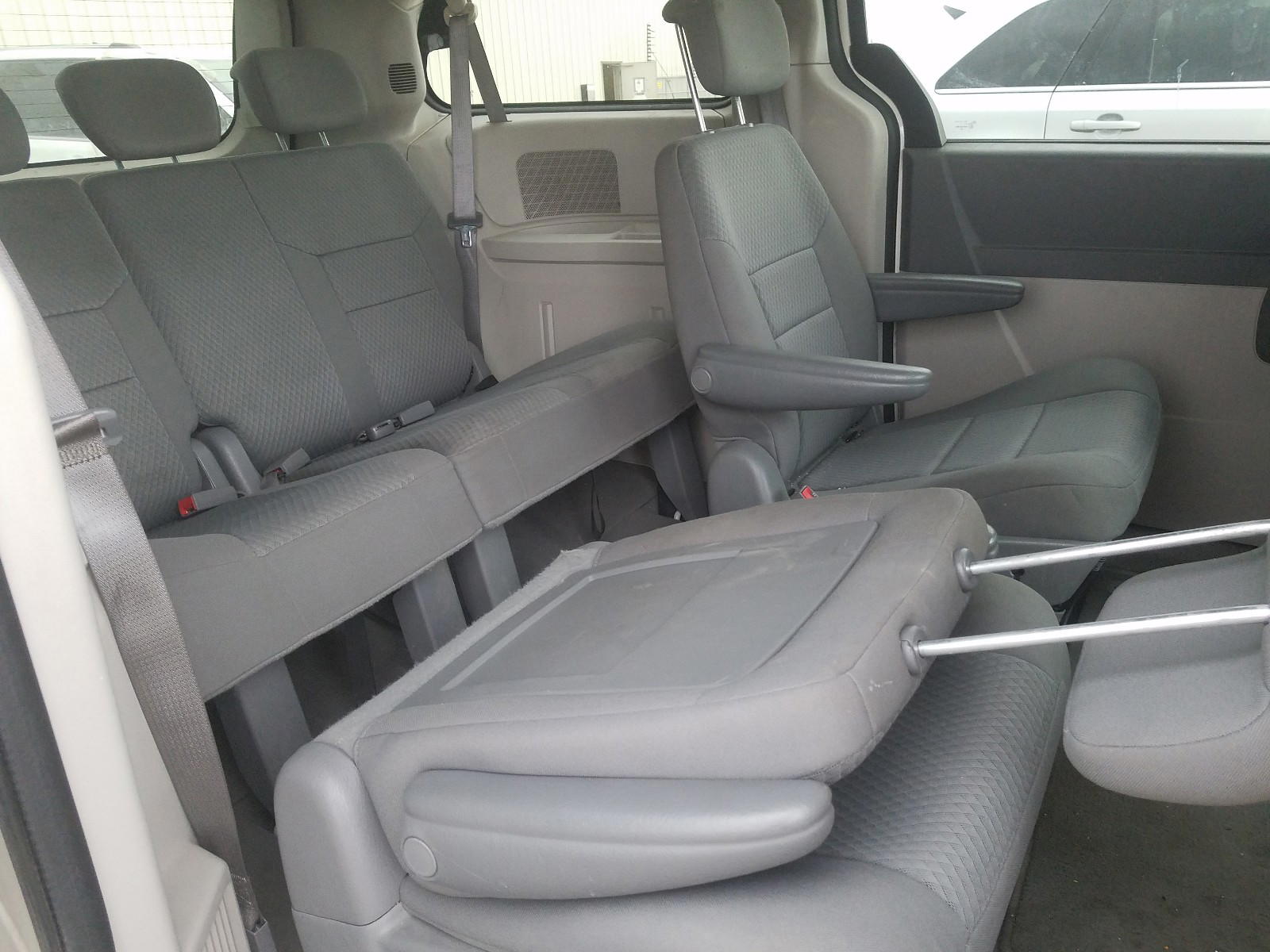 Photo 6 from auction – 2010 DODGE GRAND CARA with VIN 2D4RN4DE1AR465161