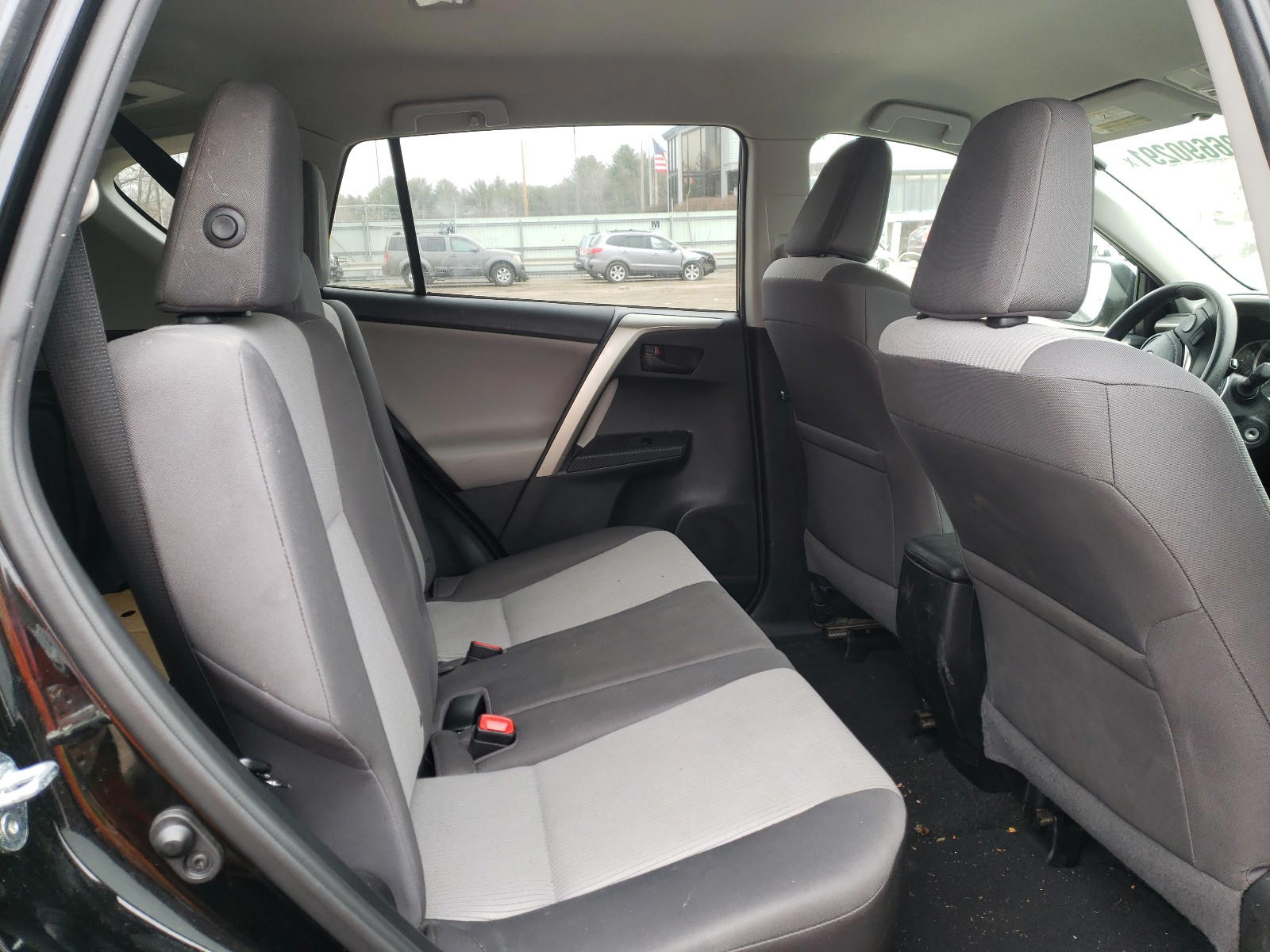 Photo 6 from auction – 2015 TOYOTA RAV4 LE with VIN 2T3BFREV2FW249243