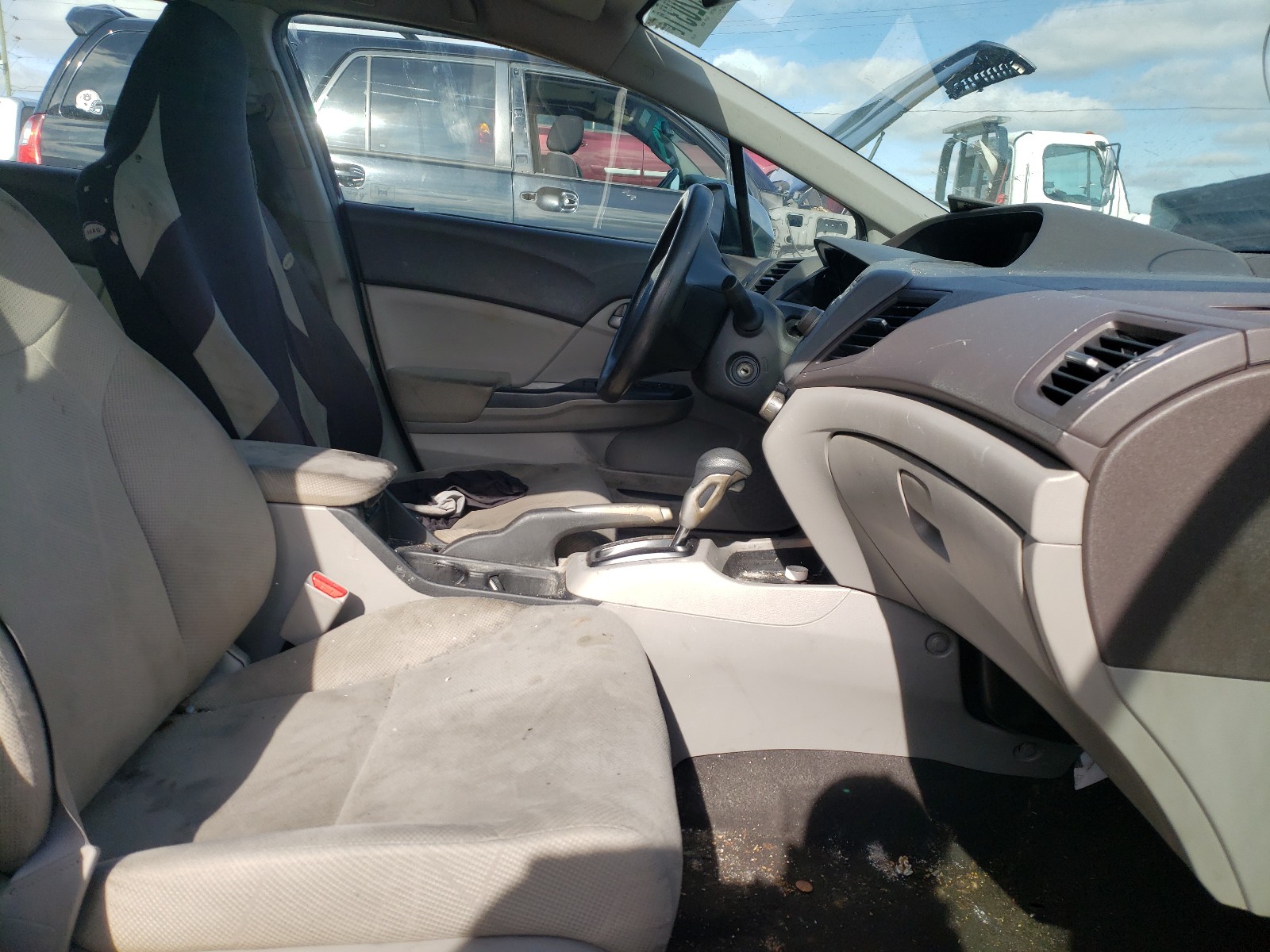 Photo 5 from auction – 2012 HONDA CIVIC LX with VIN 2HGFB2F59CH566257