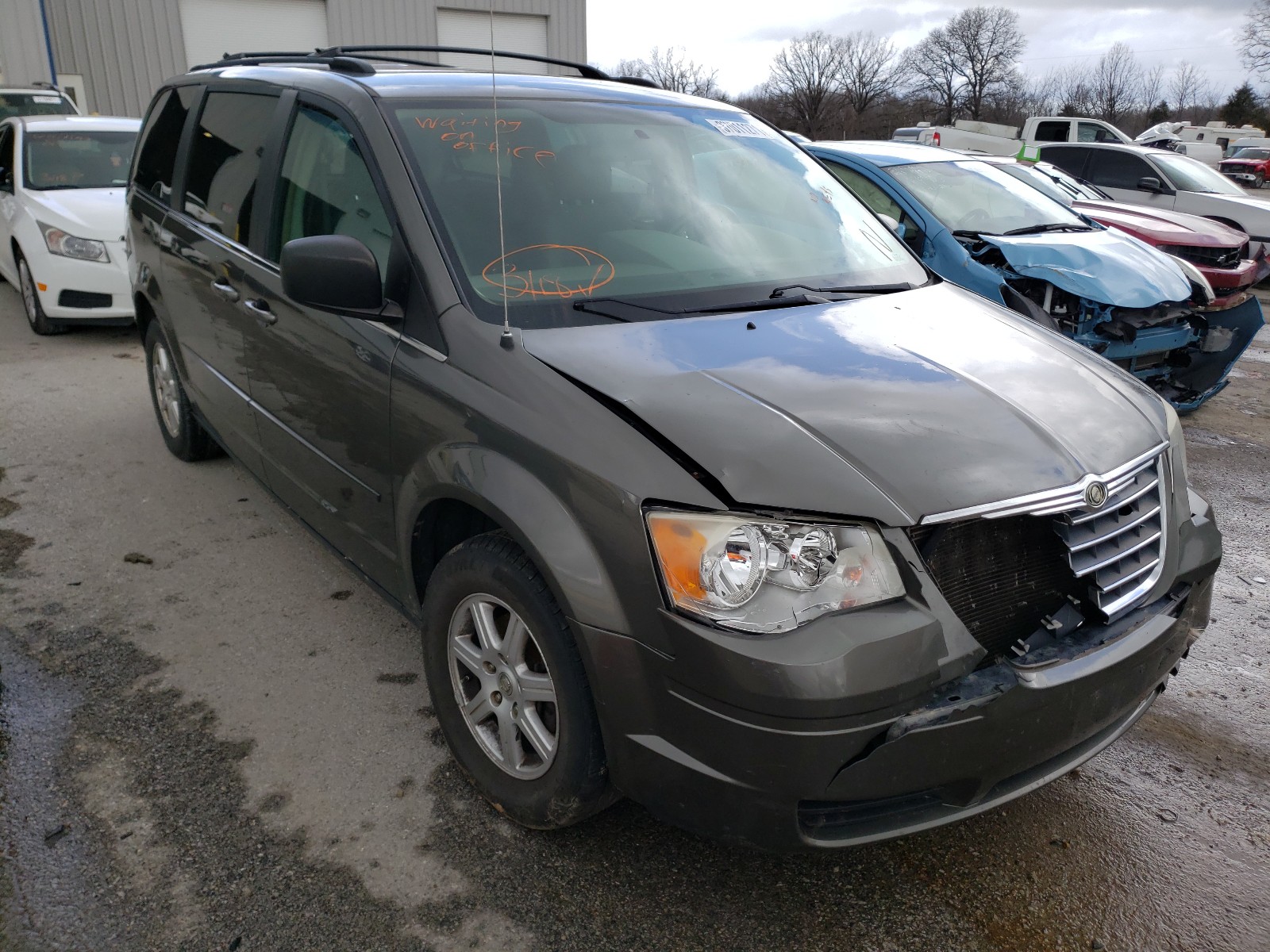CHRYSLER TOWN & COU 2010 with VIN 2A4RR2D11AR400422 - Photo from auction