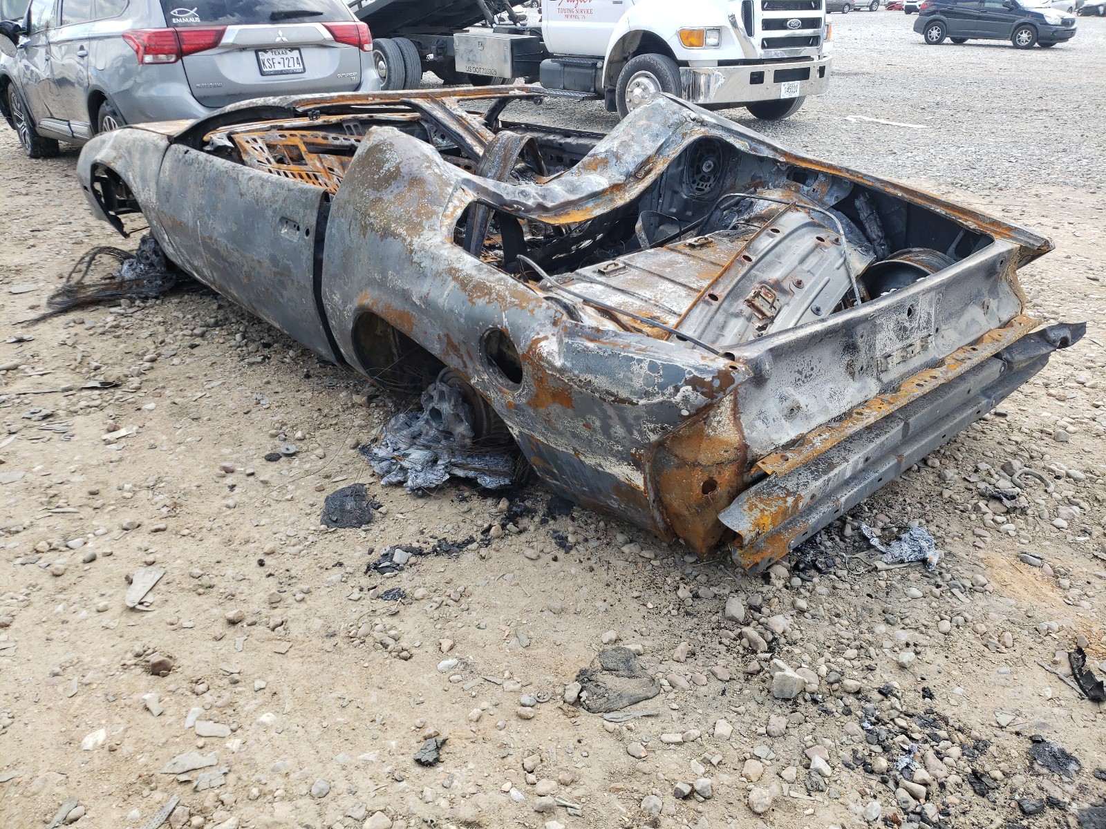 Photo 3 from auction – 1983 CHEVROLET CAMARO with VIN 1G1AP87H0DL138113