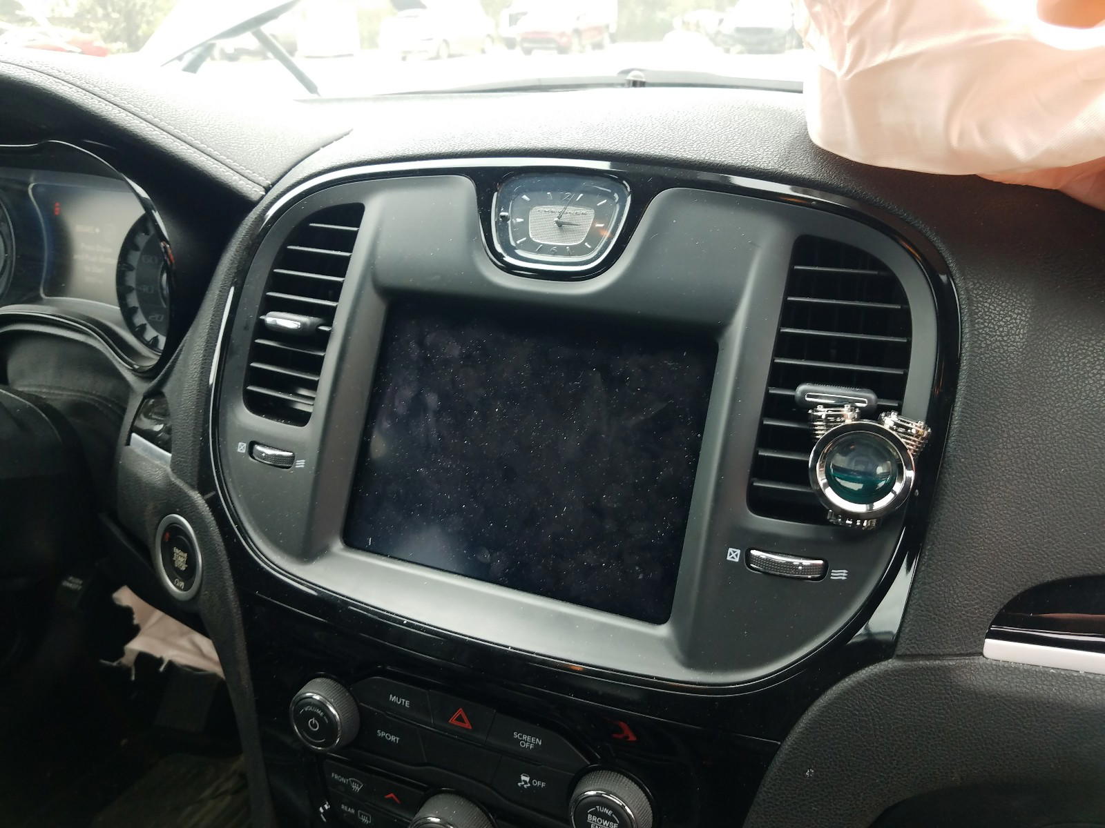 Photo 9 from auction – 2019 CHRYSLER 300 S with VIN 2C3CCABGXKH548868